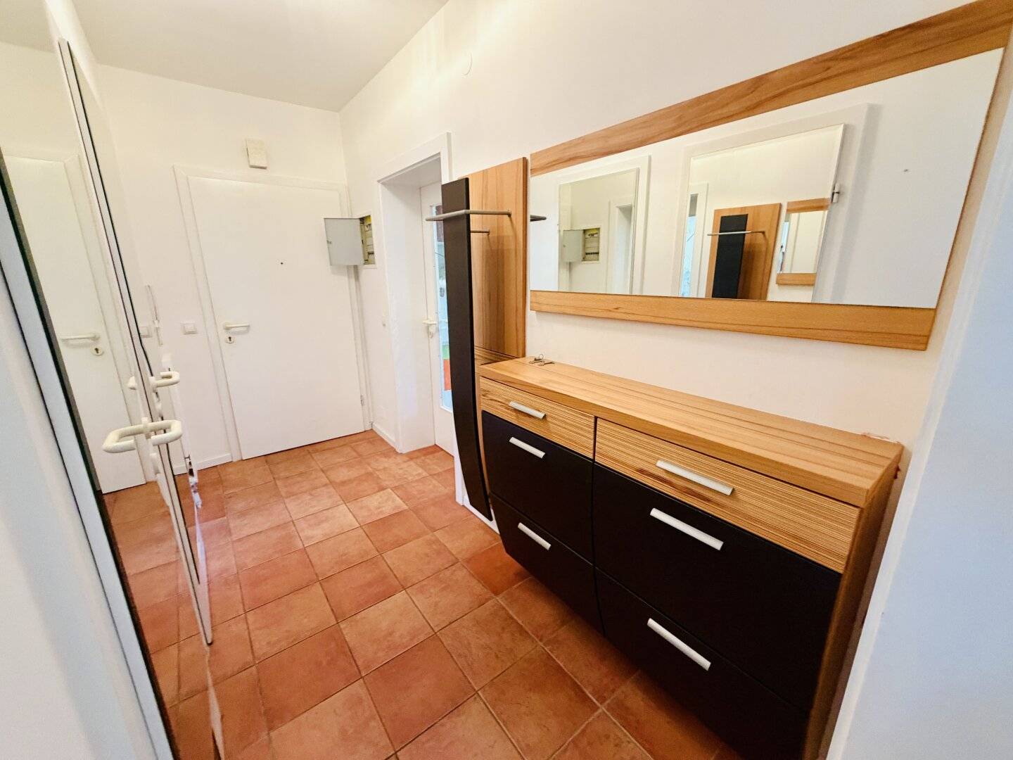 Fohnsdorf: Spacious living with a special sense of space – approx. 94 m², 4-room ground floor apartment with underground parking space
