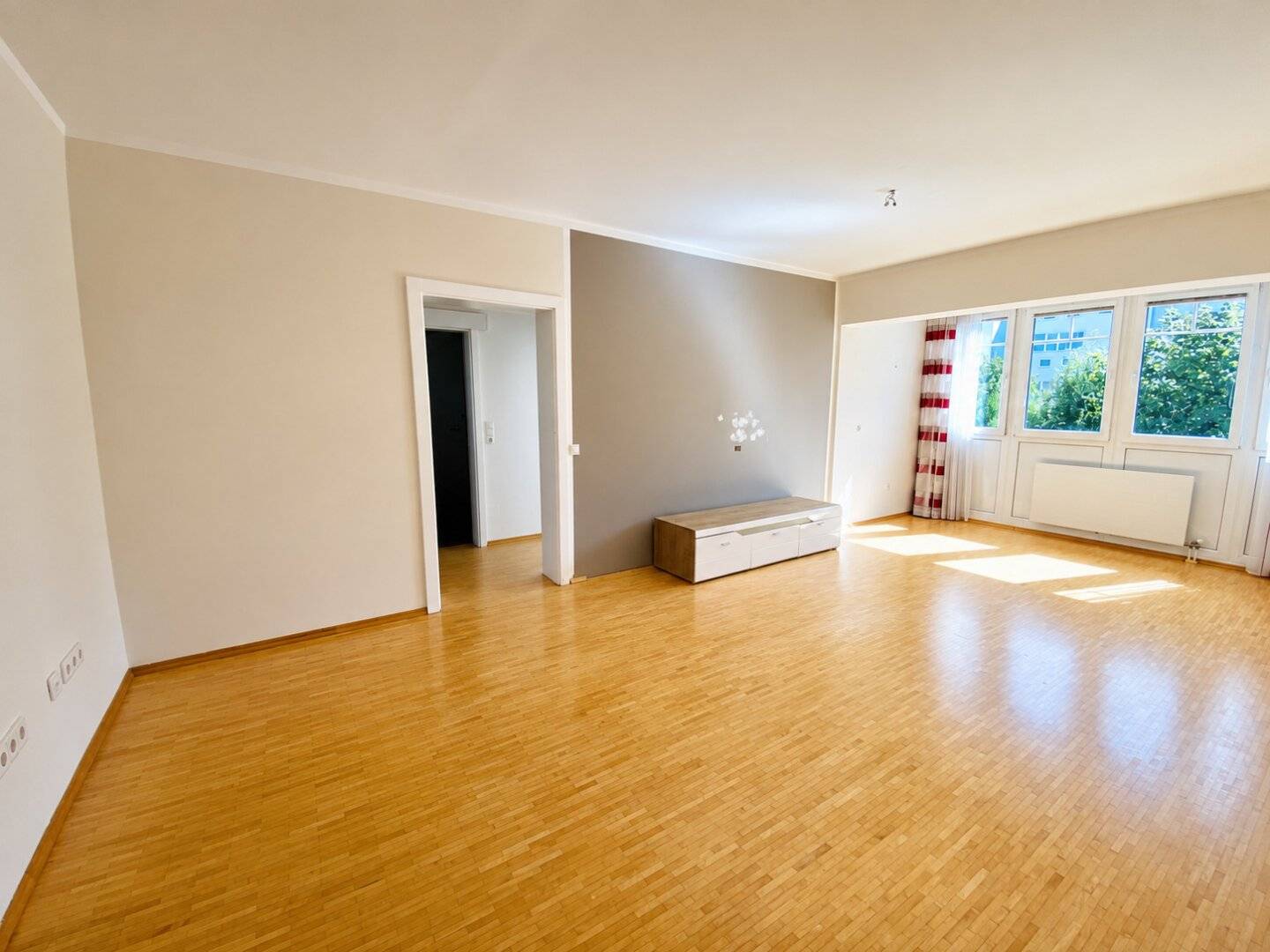 Fohnsdorf: Spacious living with a special sense of space – approx. 94 m², 4-room ground floor apartment with underground parking space