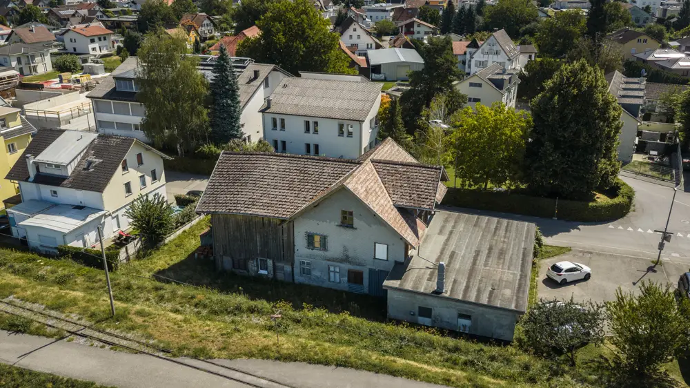 Historic family apartment at the river meadows with workshop