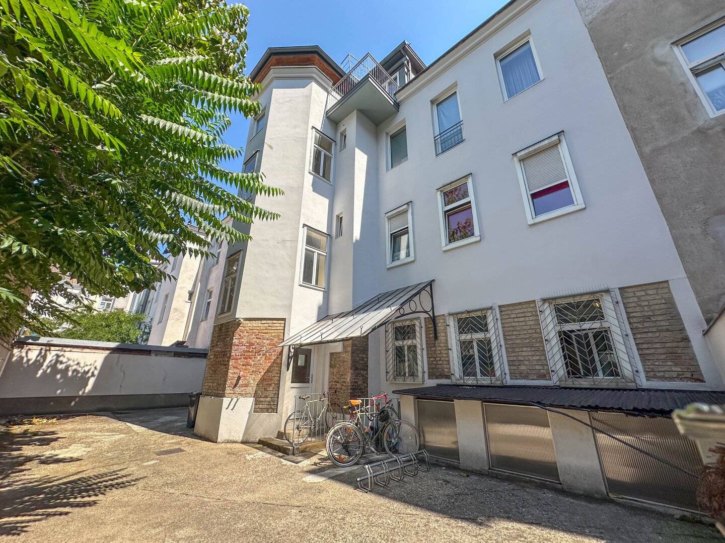Well-maintained tenement house in 1100 Vienna | approx. 616 m² usable area | approx. 4.16% yield