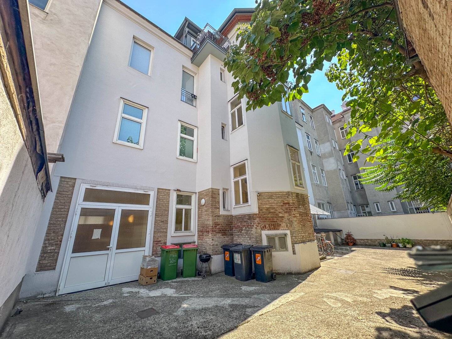 Well-maintained tenement house in 1100 Vienna | approx. 616 m² usable area | approx. 4.16% yield