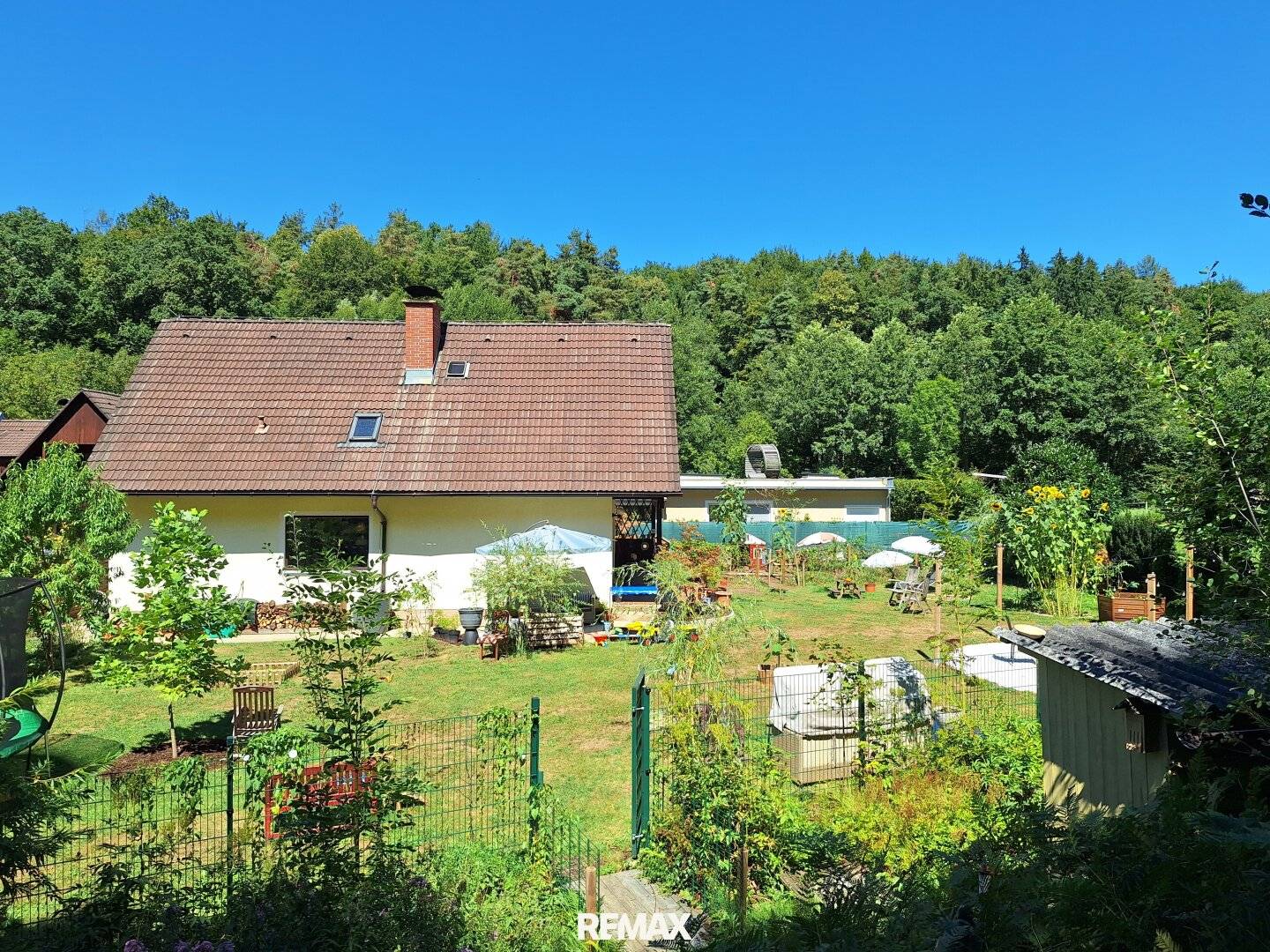 Rarity for nature lovers: Beautiful single family house with private forest (approx. 2,300 m²) on the outskirts of Graz