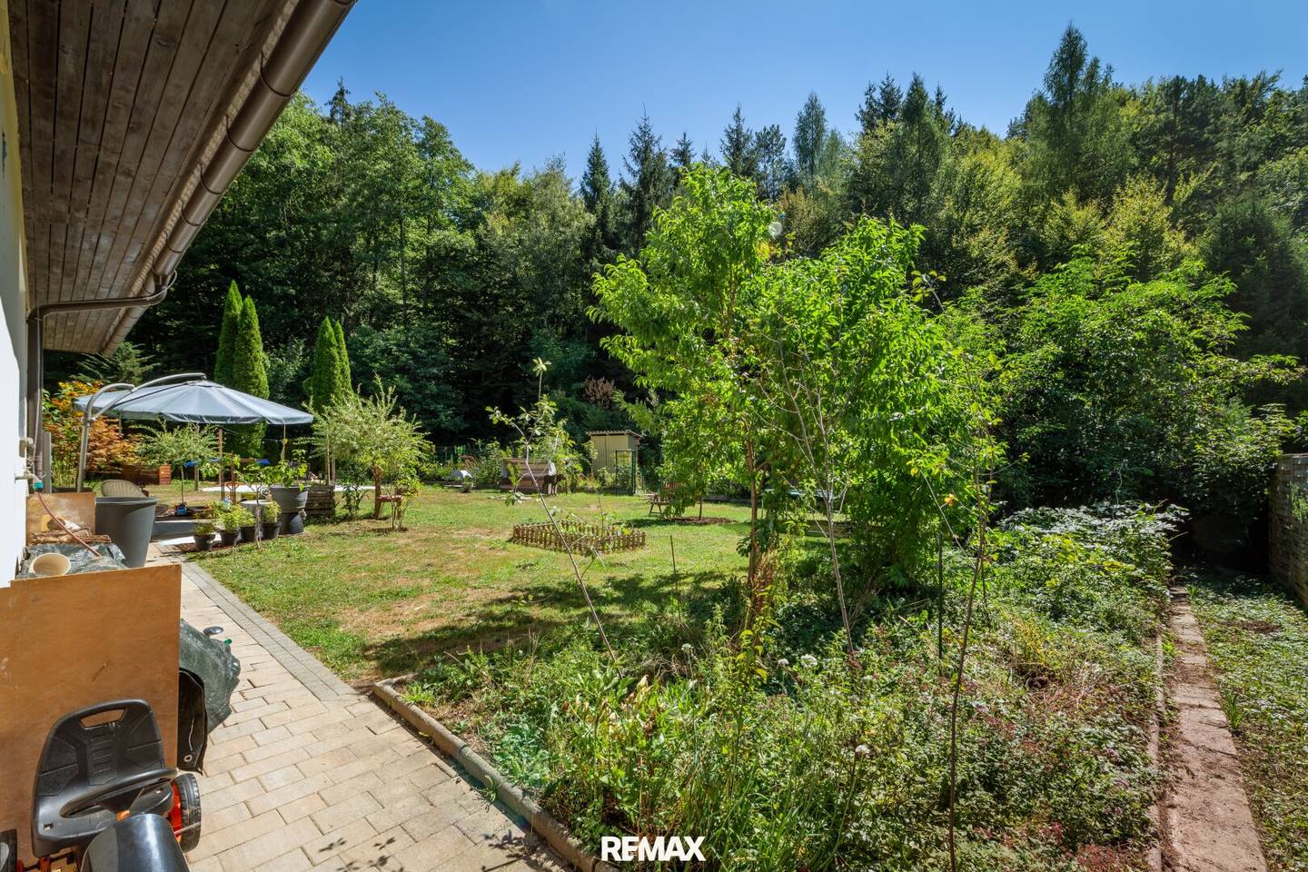 Rarity for nature lovers: Beautiful single family house with private forest (approx. 2,300 m²) on the outskirts of Graz