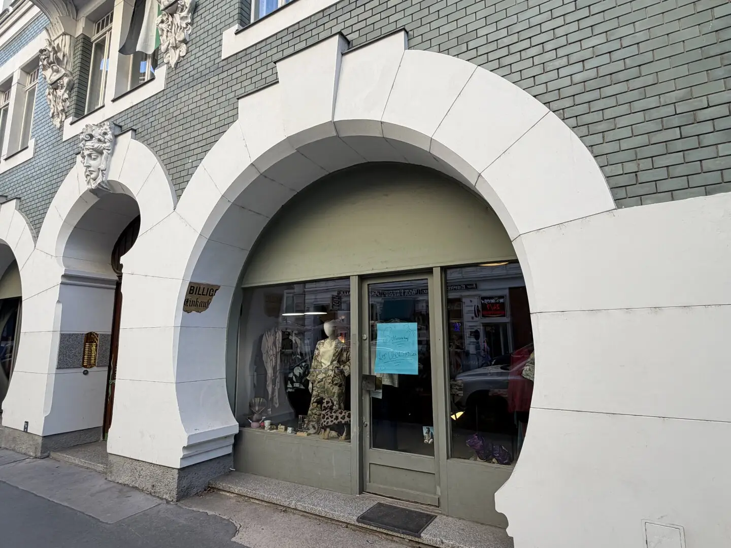 Retail Premises in High-Traffic Location (no goodwill payment/limited term)