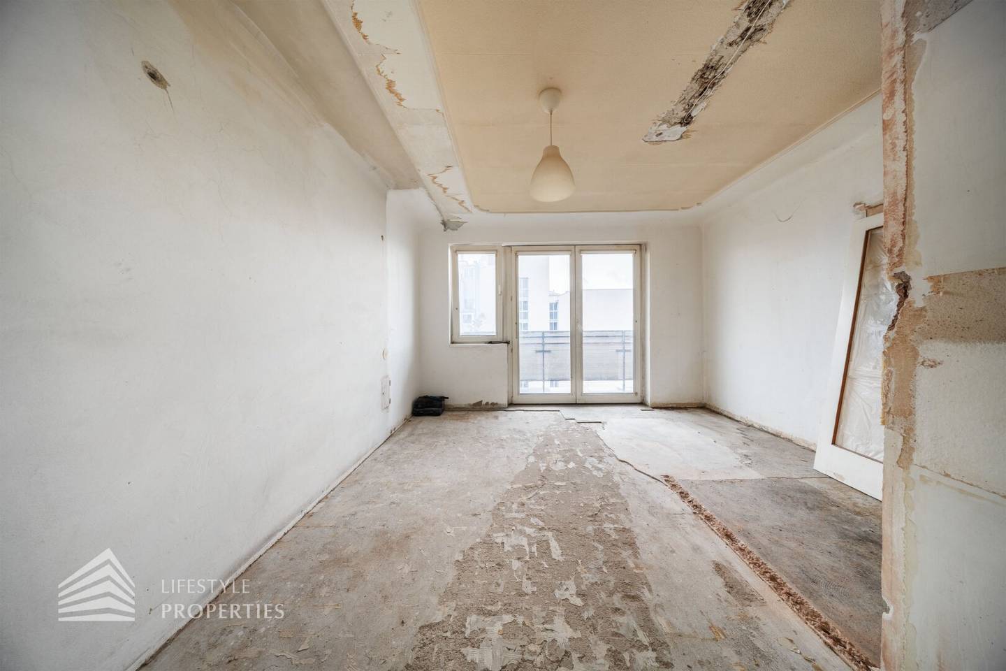 In need of renovation 2-room apartment, near Arthaberplatz