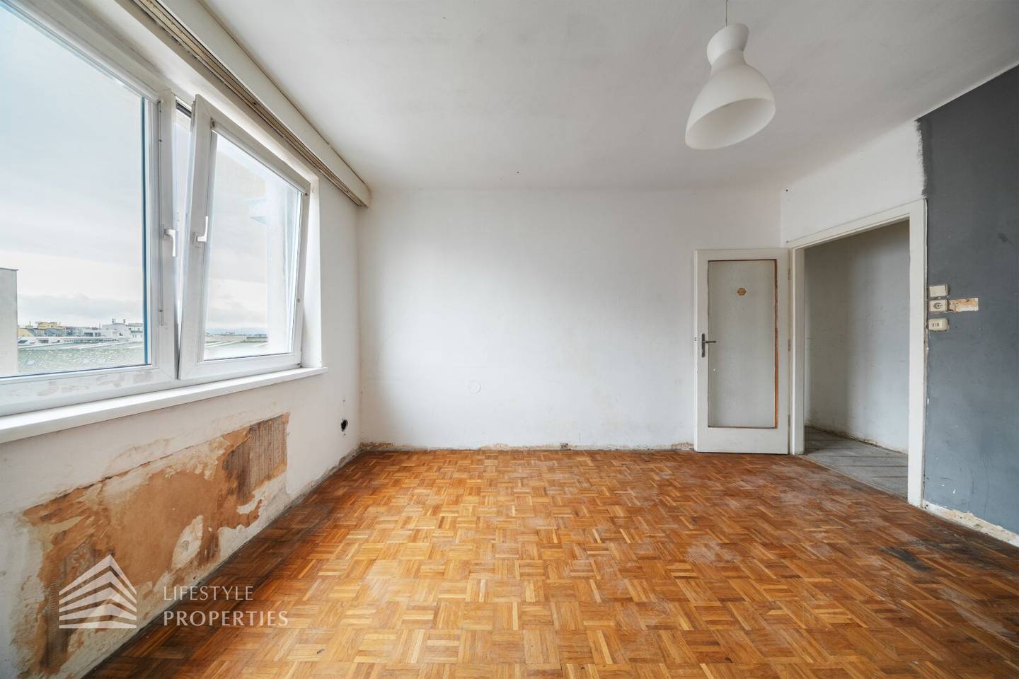 In need of renovation 2-room apartment, near Arthaberplatz