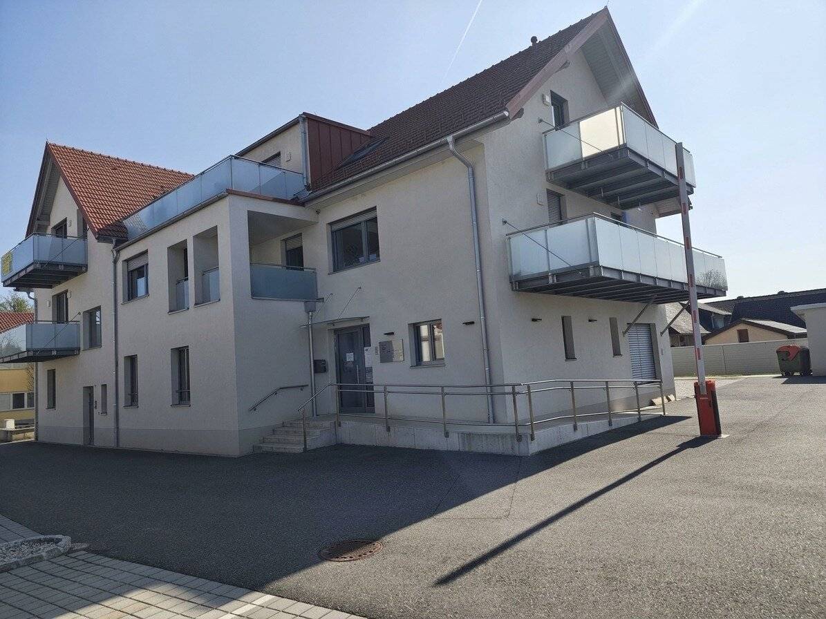 Hochwertiges Renditeobjekt mit 7 Wohnungen, Arztpraxis &amp; Gastronomie – € 134.500,- Jahresnettoertrag