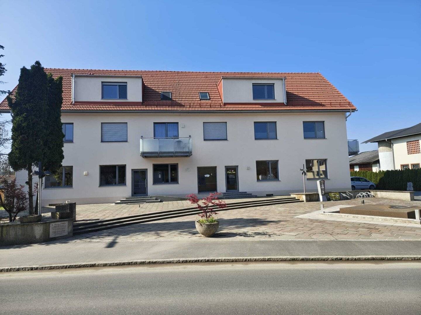 Hochwertiges Renditeobjekt mit 7 Wohnungen, Arztpraxis &amp; Gastronomie – € 134.500,- Jahresnettoertrag