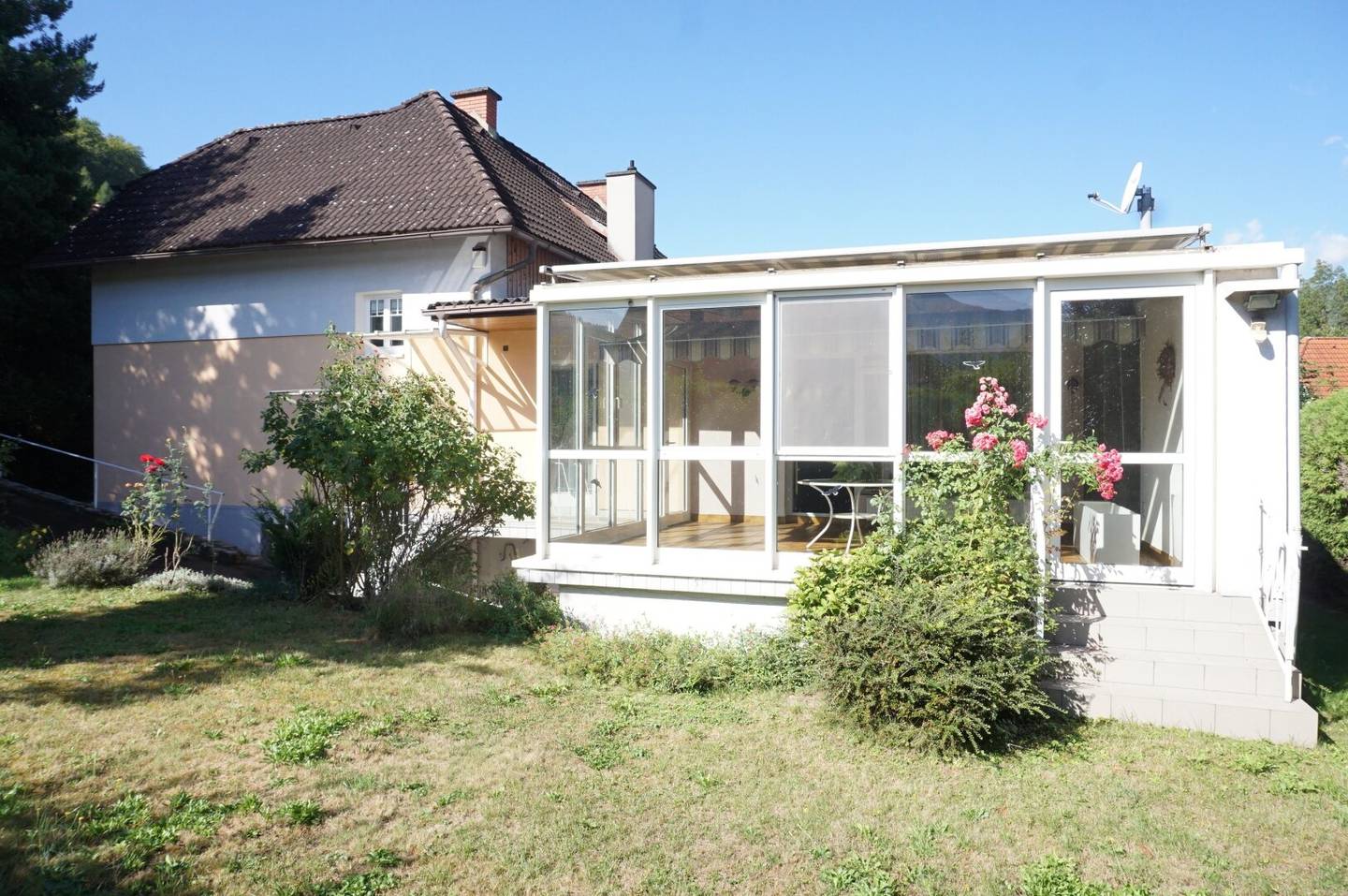 Semi-detached house with winter garden, garden and garage in Bruck an der Mur