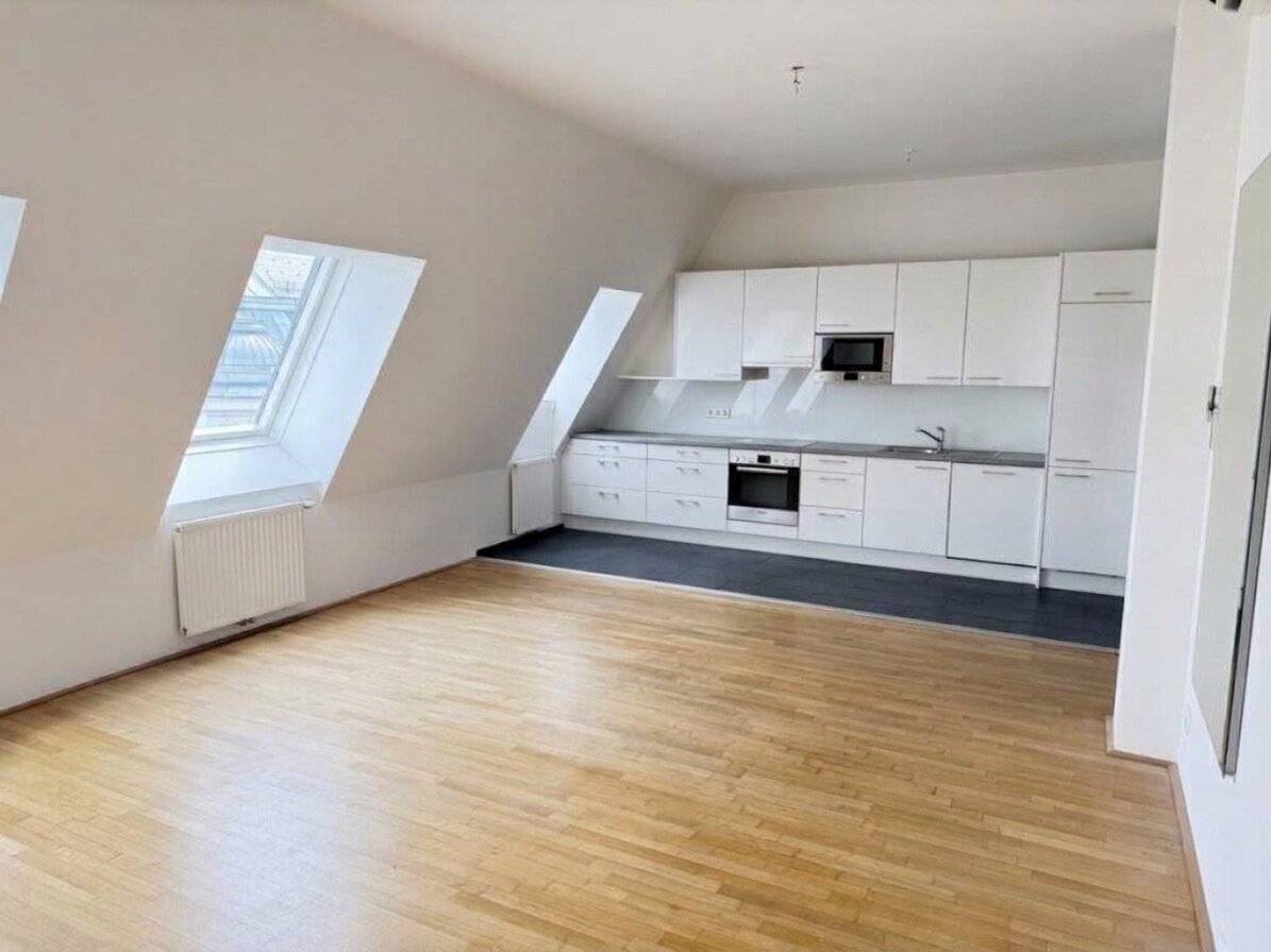 Unbefristete 3-Zimmer-Dachgeschosswohnung nahe Naschmarkt mit großer Dachterrasse & Fernblick