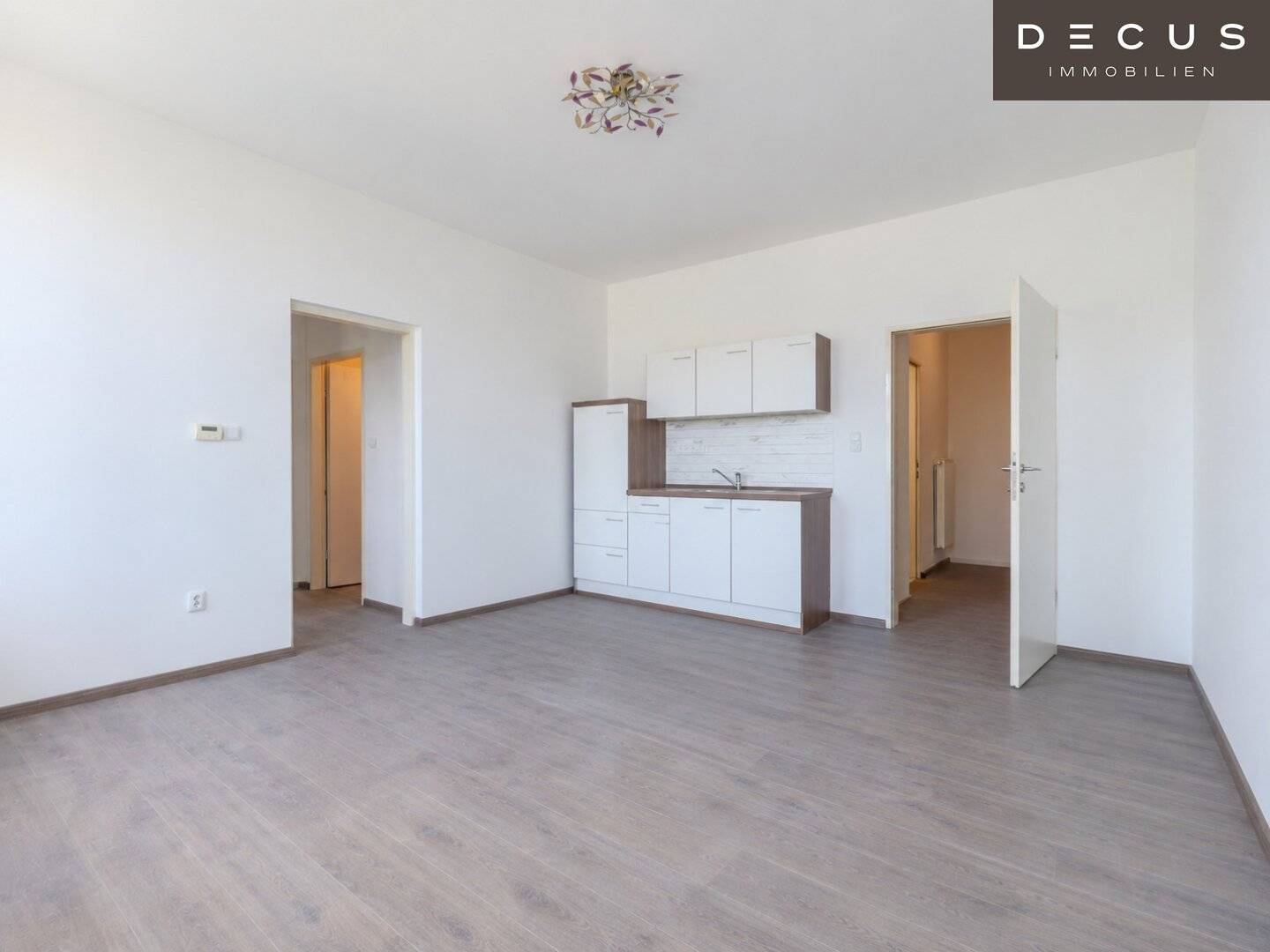Spacious 3-room apartment | 75 m² living space | Prime location in Meidling | Subway nearby | Old building