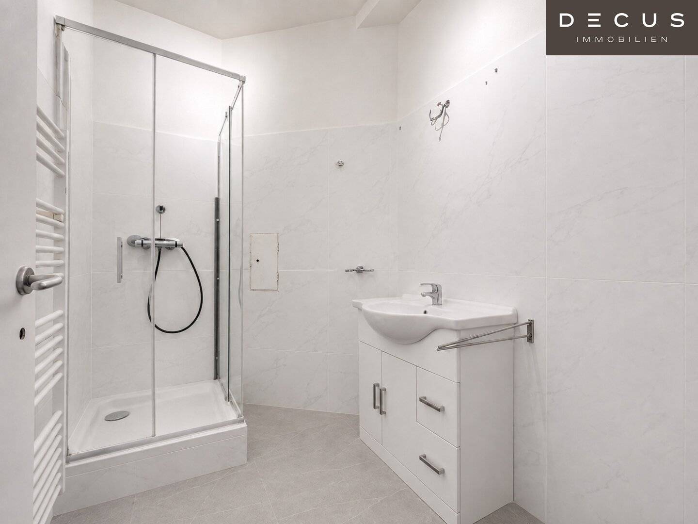 Spacious 3-room apartment | 75 m² living space | Prime location in Meidling | Subway nearby | Old building