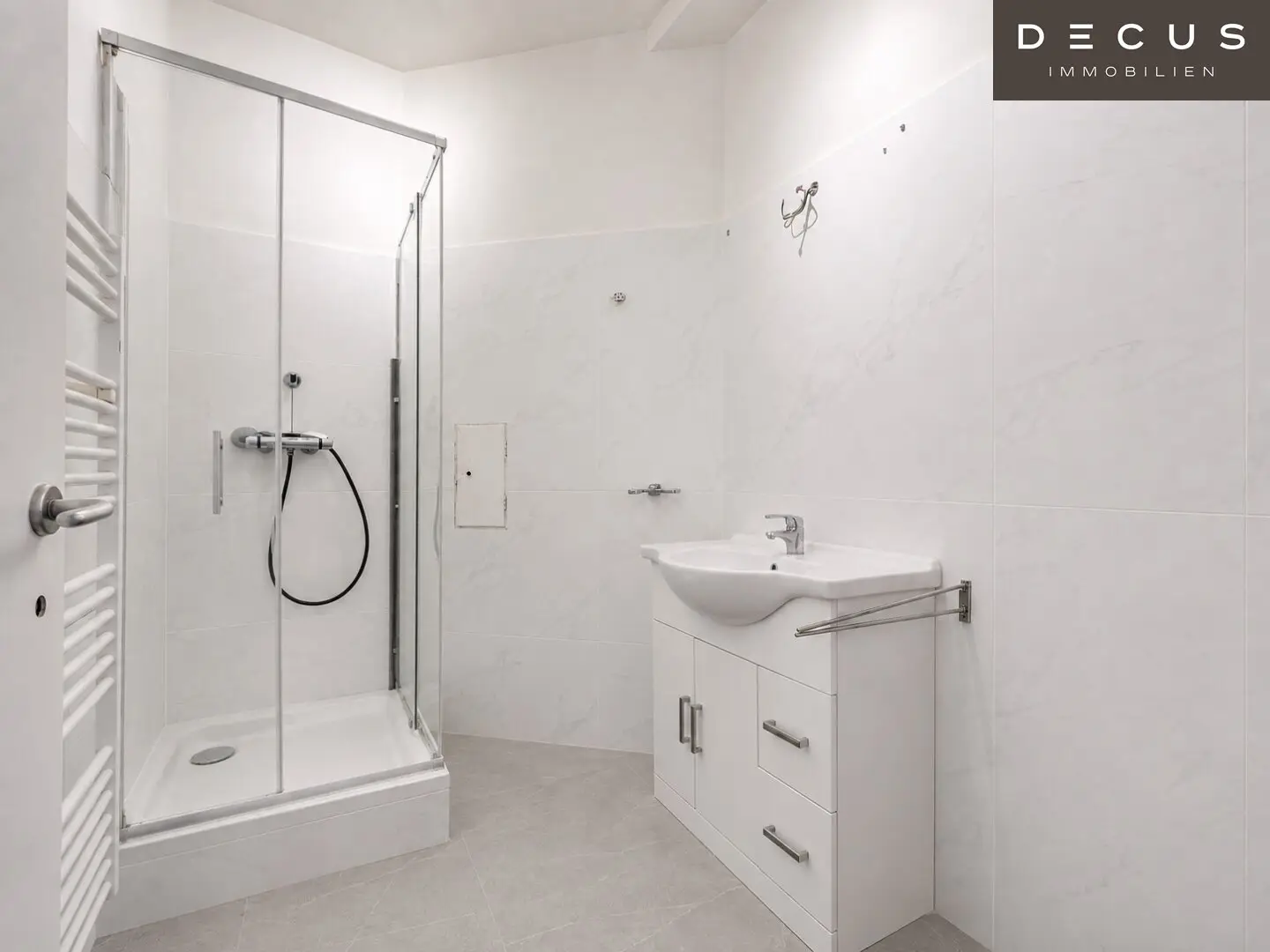 Spacious 3-room apartment | 75 m² living space | Prime location in Meidling | Subway nearby | Old building