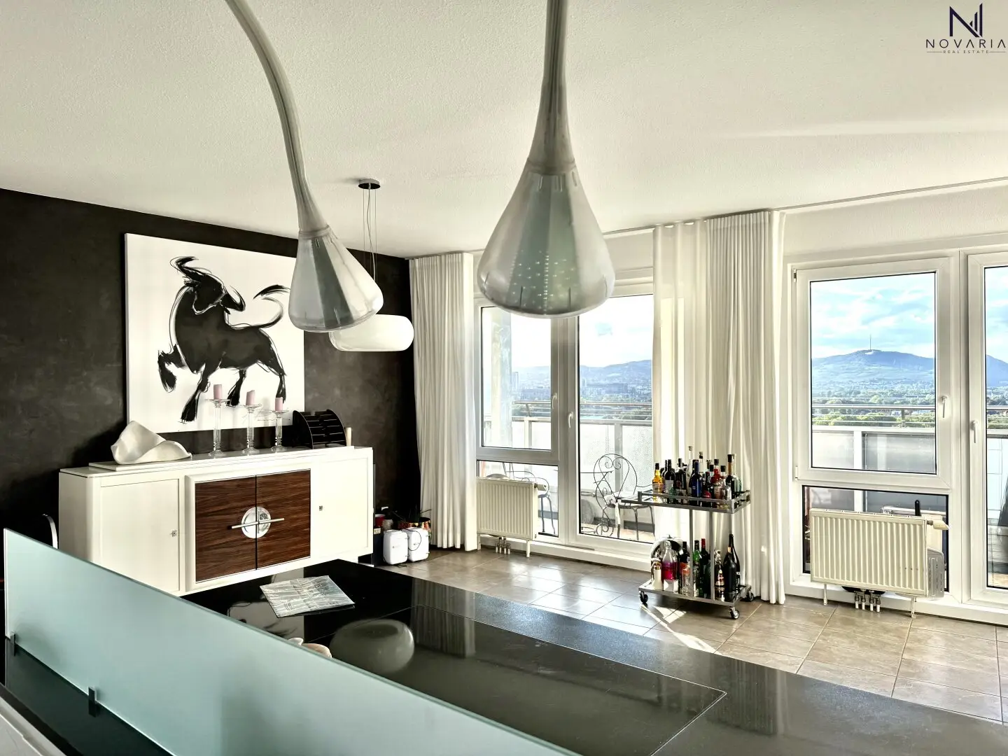 Außergewöhnliche ca. 100-m² Wohnung im Mischek Tower, 2,80 m Raumhöhe, Panoramablick und flexibler 2 - 4 Zimmer Gestaltung