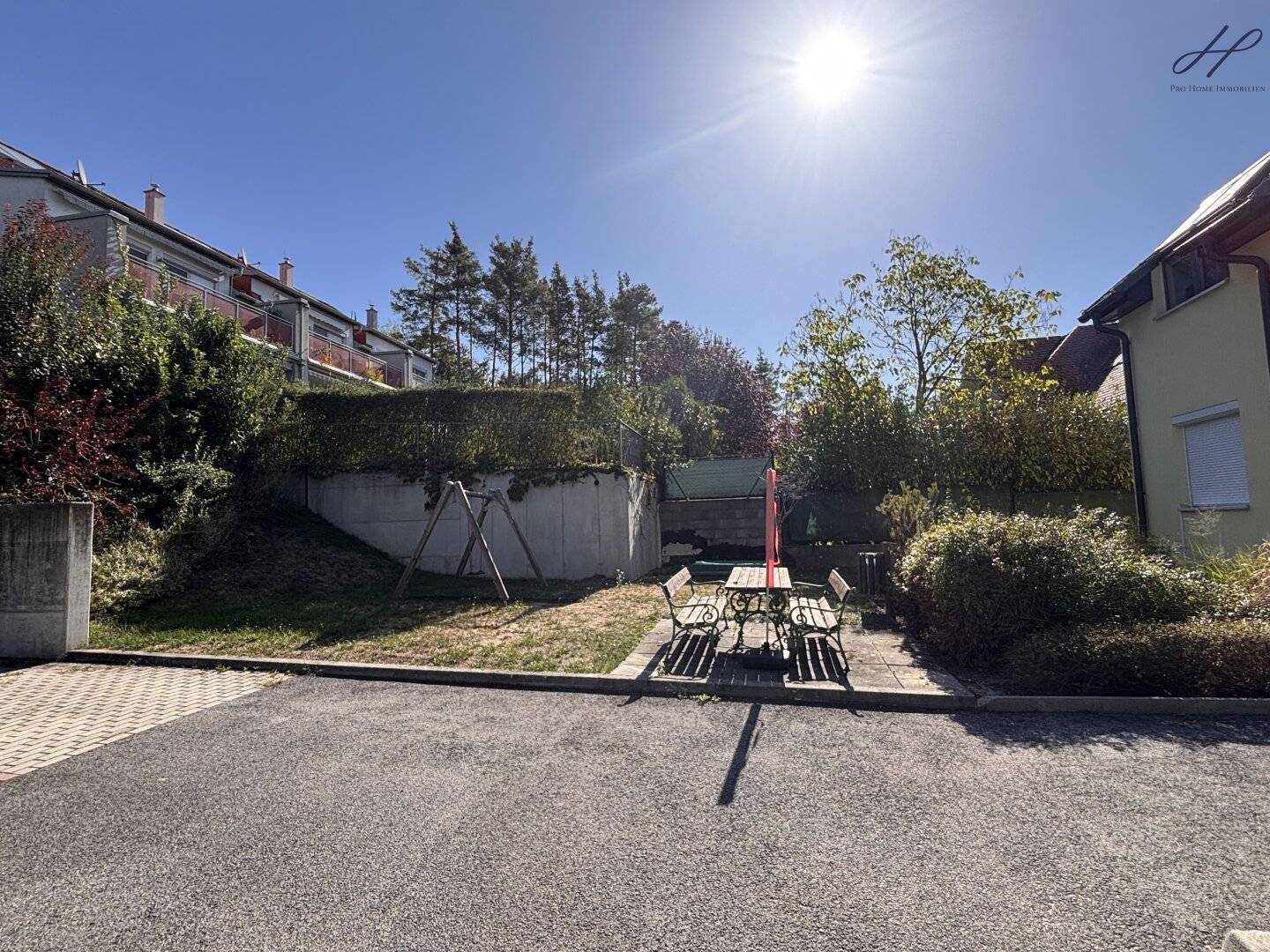 Living with feel-good factor – 88 m² maisonette with roof terrace, sauna &amp; parking