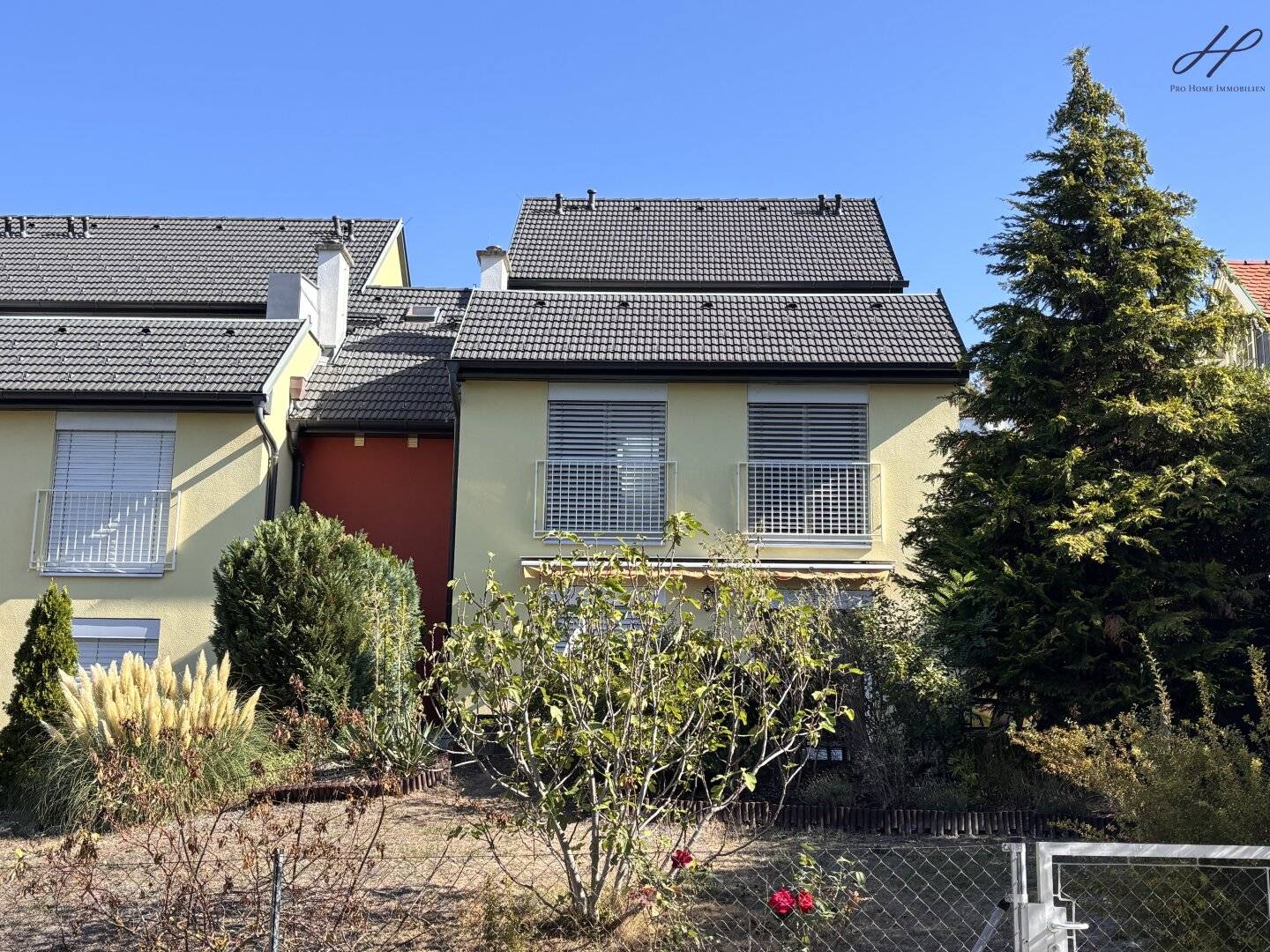 Living with feel-good factor – 88 m² maisonette with roof terrace, sauna &amp; parking