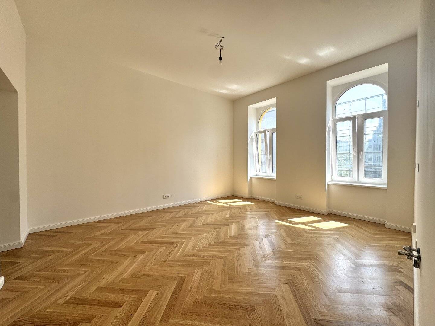 Living between the Danube Canal and the Donauinsel – High-quality renovated old building apartments in the heart of Brigittenau including three attic apartments
