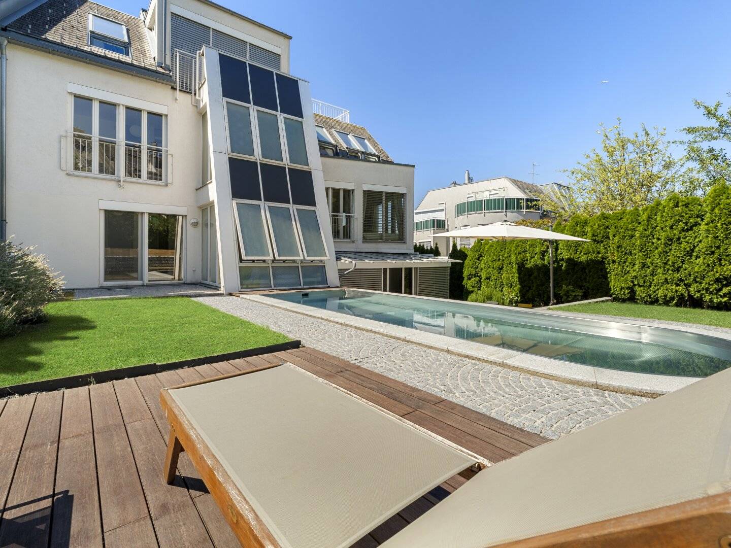 Exklusive Villa mit 7 Zimmern, Garten &amp; Terrassen + 4 Garagestellplätzen in sehr ruhiger und sicher Lage!