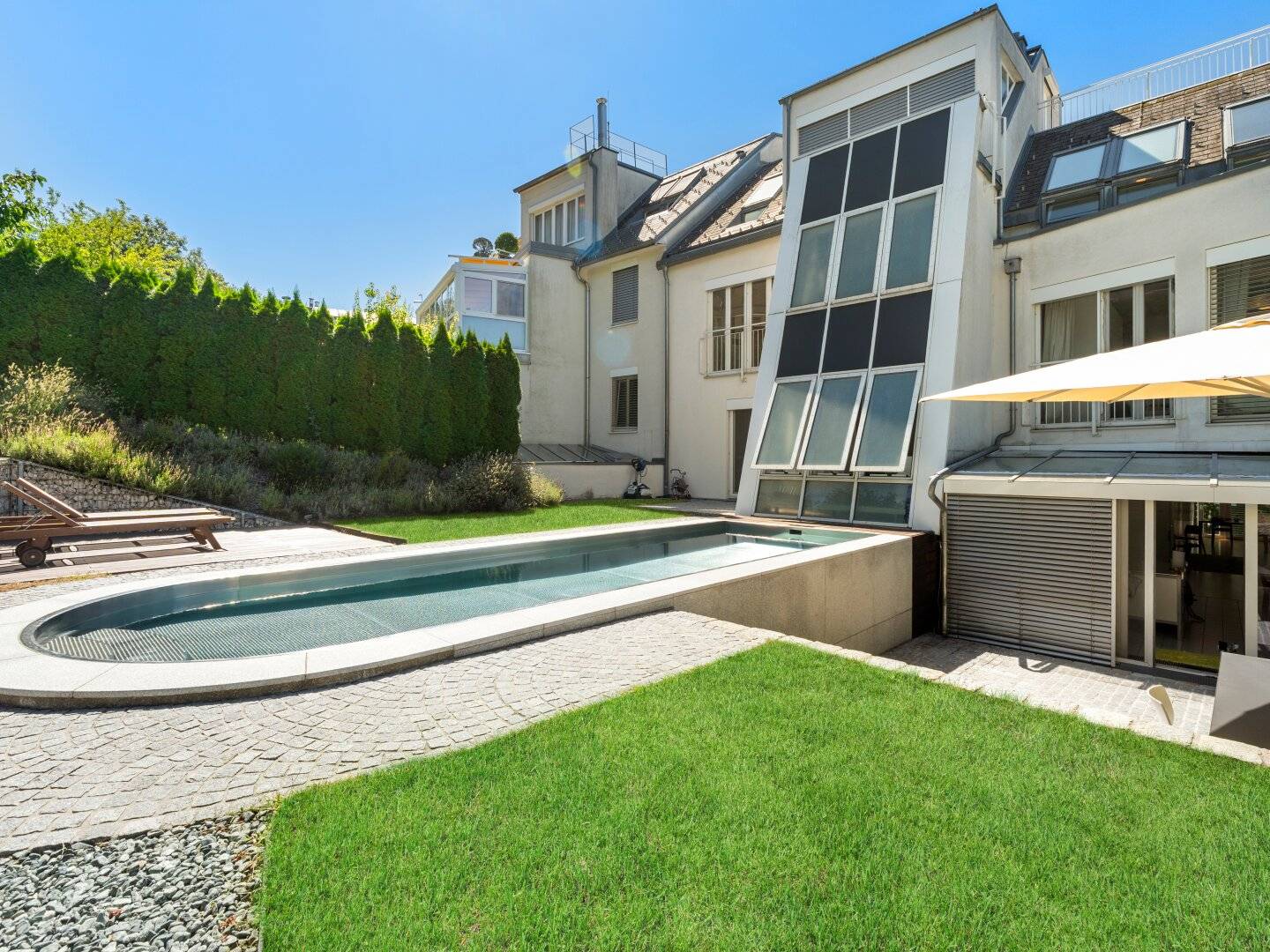 Exklusive Villa mit 7 Zimmern, Garten &amp; Terrassen + 4 Garagestellplätzen in sehr ruhiger und sicher Lage!