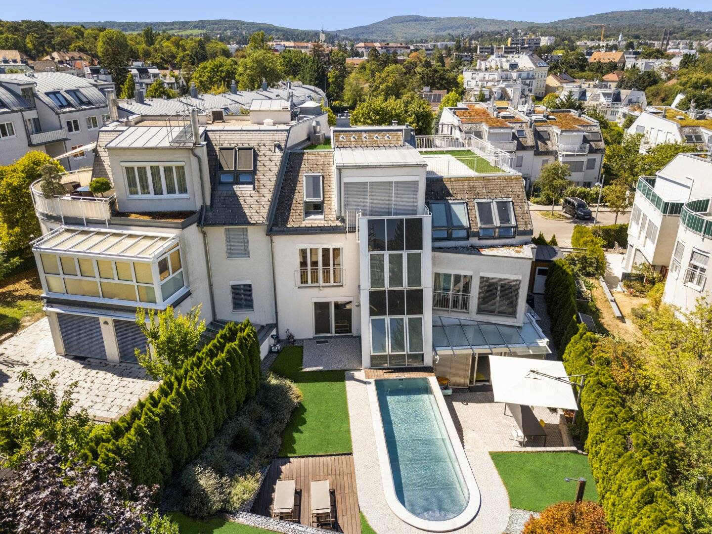 Exklusive Villa mit 7 Zimmern, Garten &amp; Terrassen + 4 Garagestellplätzen in sehr ruhiger und sicher Lage!