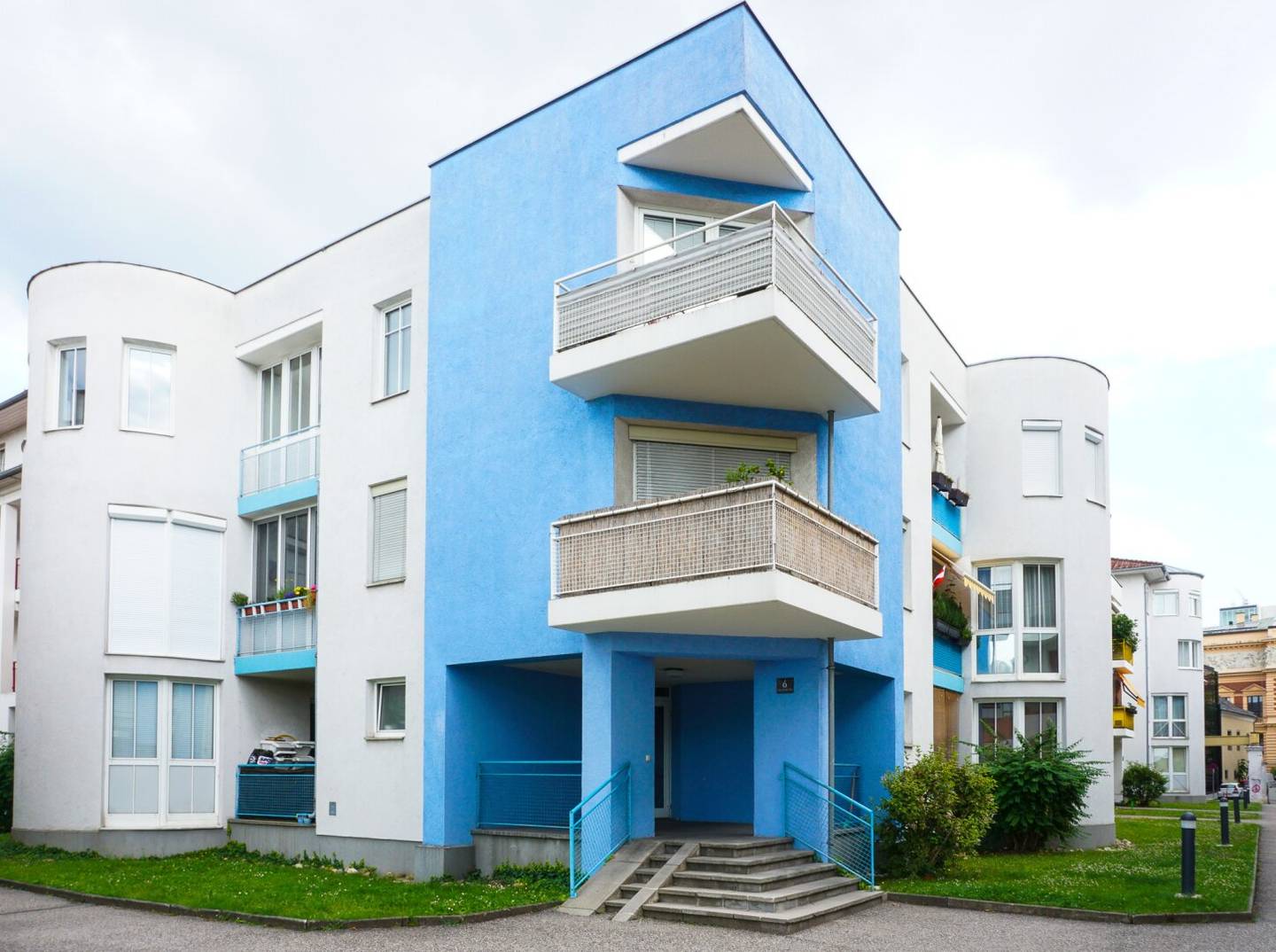 PERFECT LINZ CENTRAL LOCATION! 3-ROOM BALCONY APARTMENT WITH UNDERGROUND GARAGE SPACE