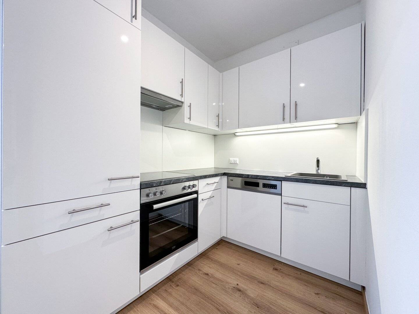 Cozy 2.5-room apartment with French balcony near the Mur in the Lend district