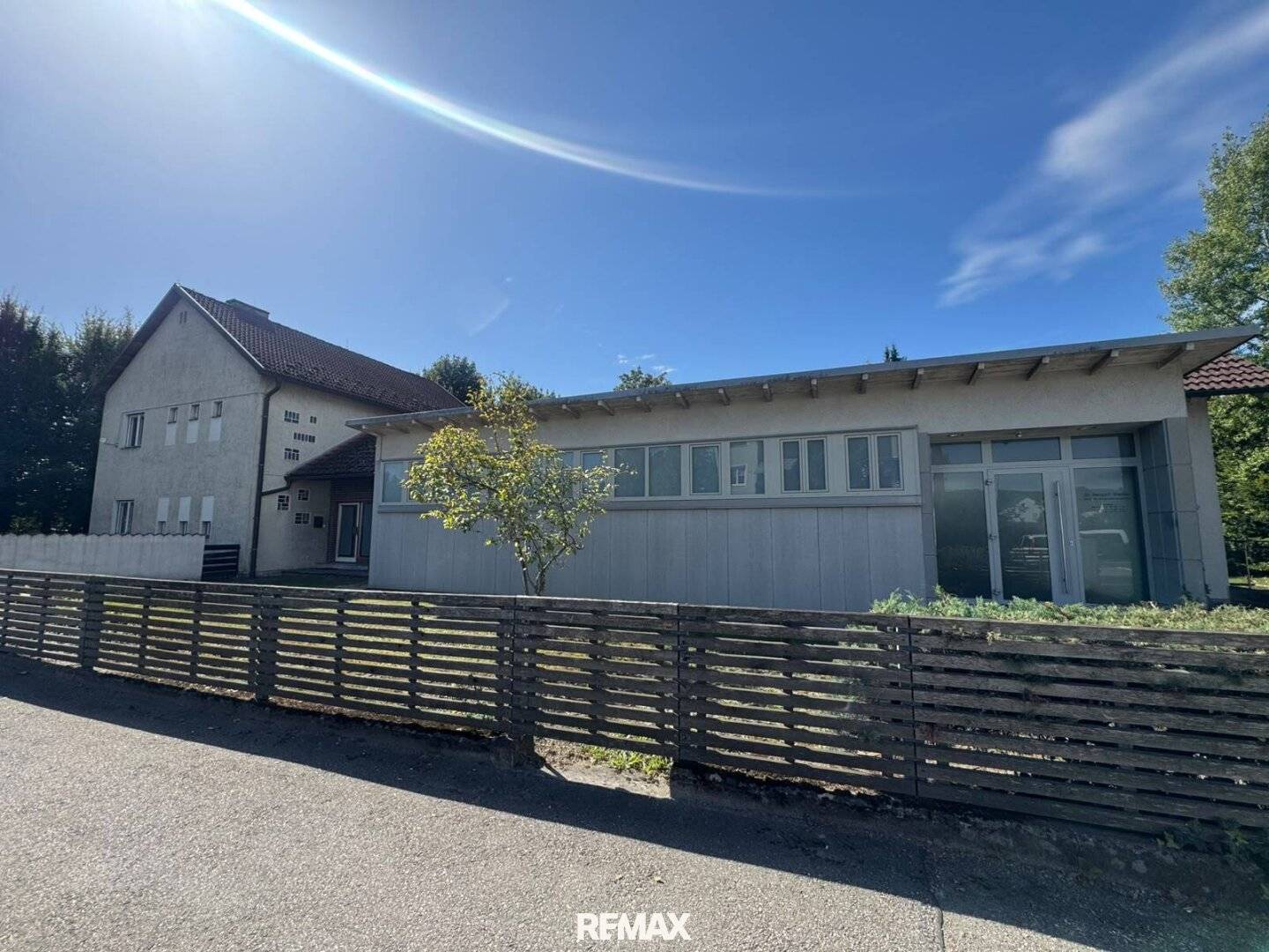 Ehemaliges Ärztehaus in der Gemeinde Aschach – Ordination/Büro &amp; Einfamilienhaus auf großzügigem Grundstück