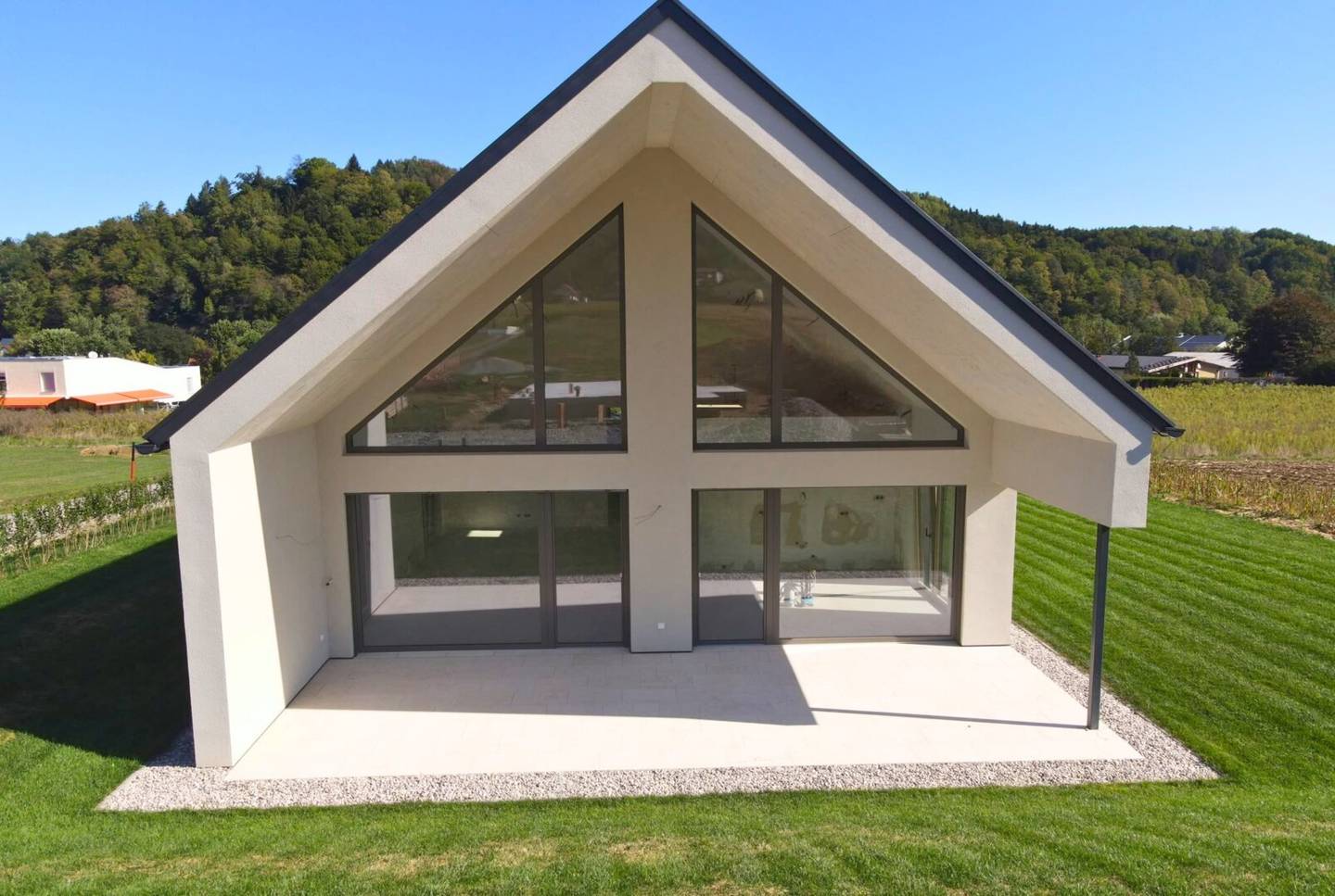 Südsteiermark: Bungalow mit Grünblick, PV-Anlage, Speicher und luxuriöser Tischler-Küche!