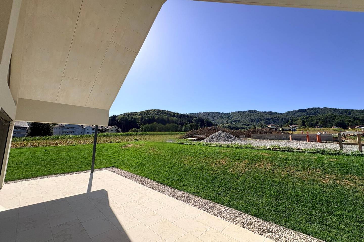 Südsteiermark: Bungalow mit Grünblick, PV-Anlage, Speicher und luxuriöser Tischler-Küche!