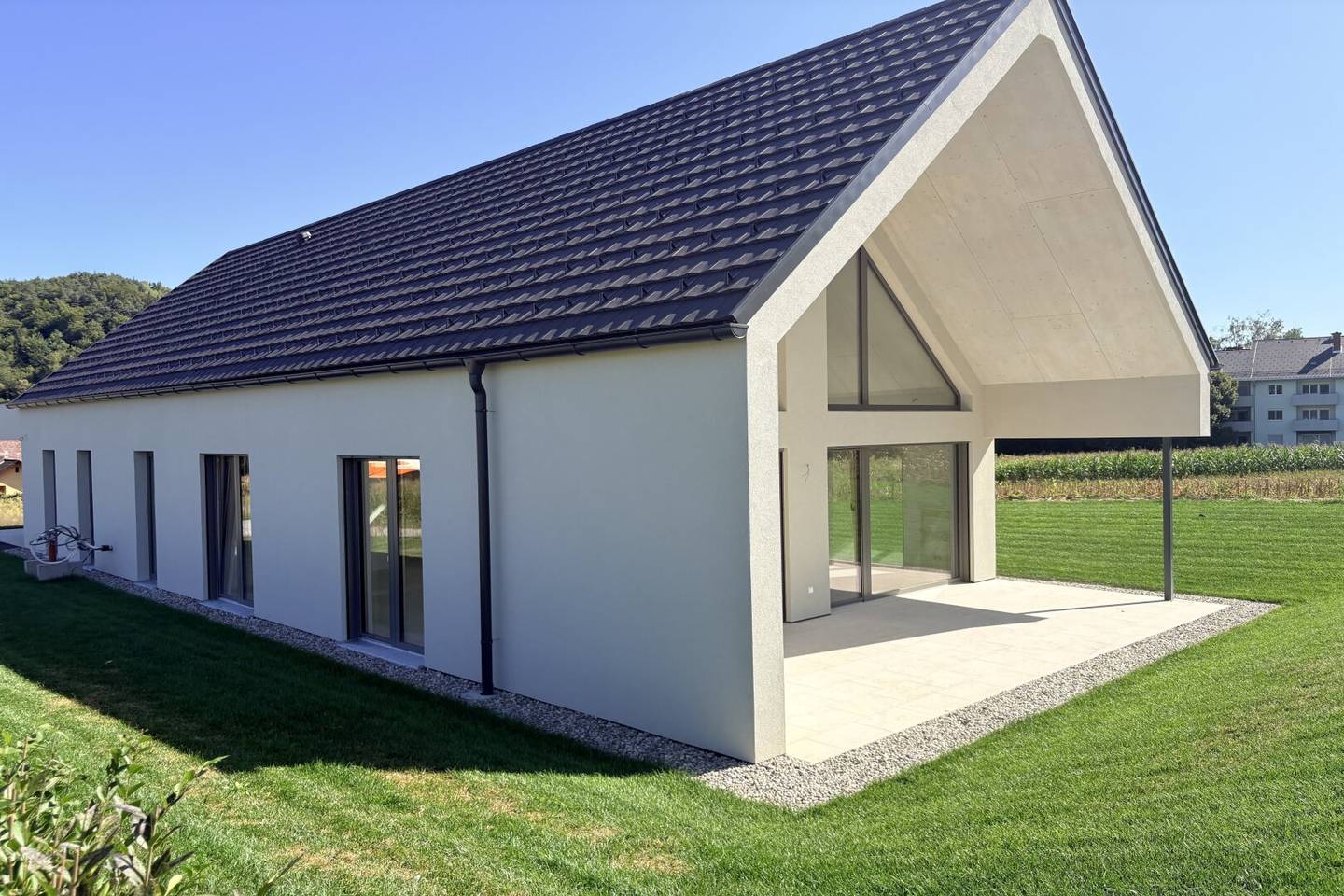 Südsteiermark: Bungalow mit Grünblick, PV-Anlage, Speicher und luxuriöser Tischler-Küche!