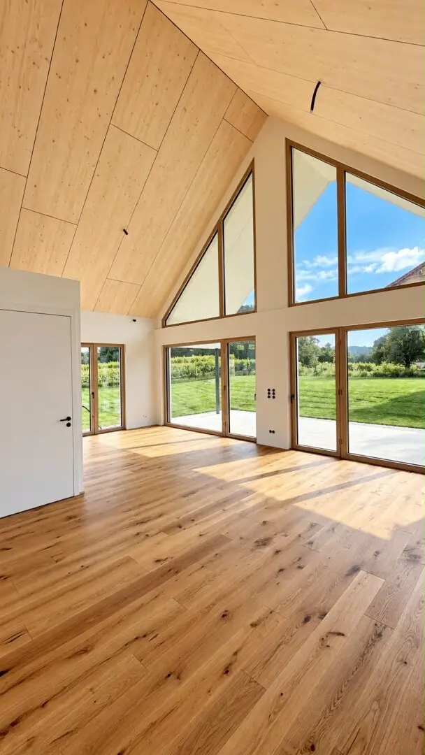 Südsteiermark: Bungalow mit Grünblick, PV-Anlage, Speicher und luxuriöser Tischler-Küche!