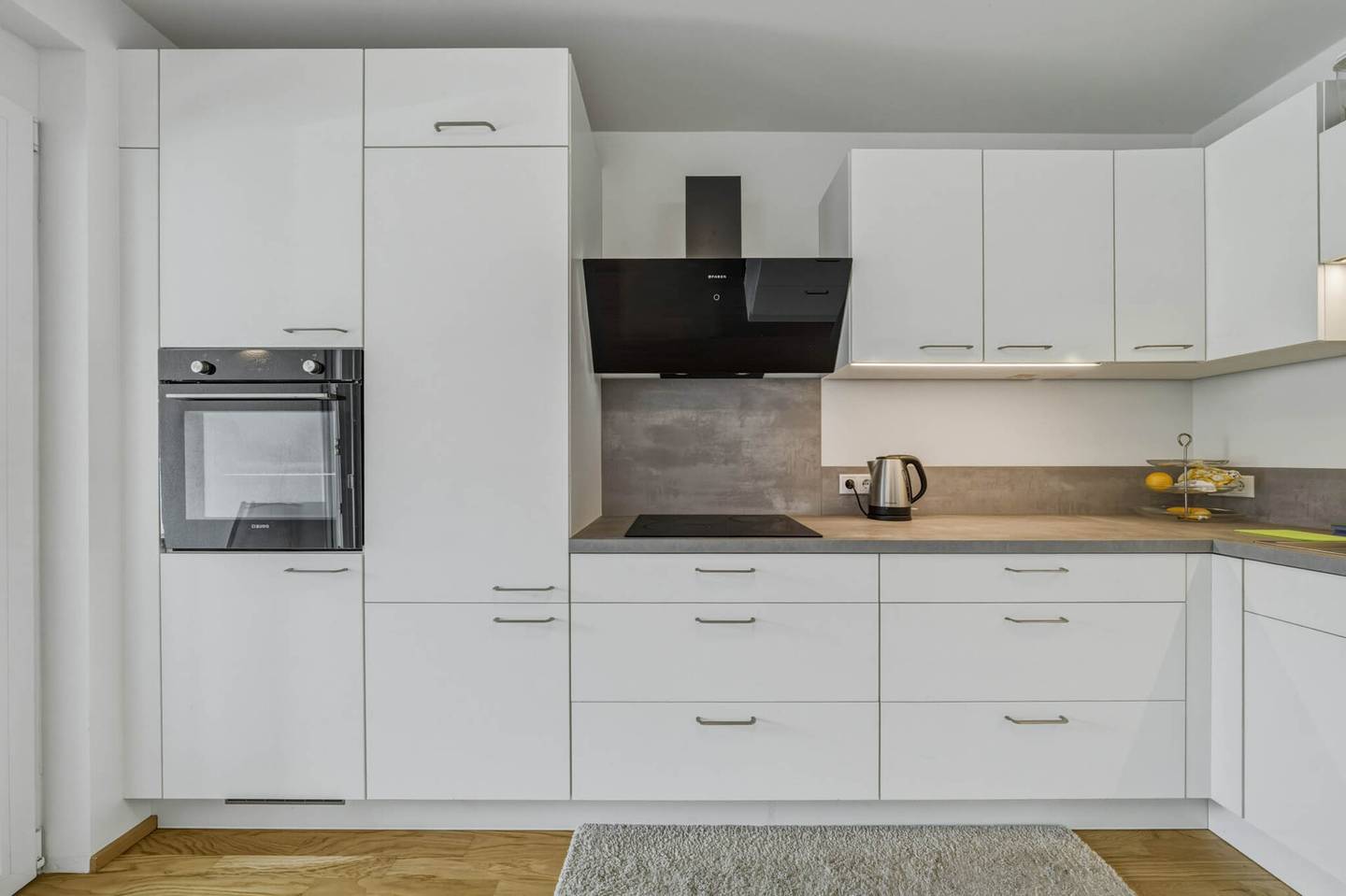 Neuwertige Wohnung mit großem Balkon und Bergblick