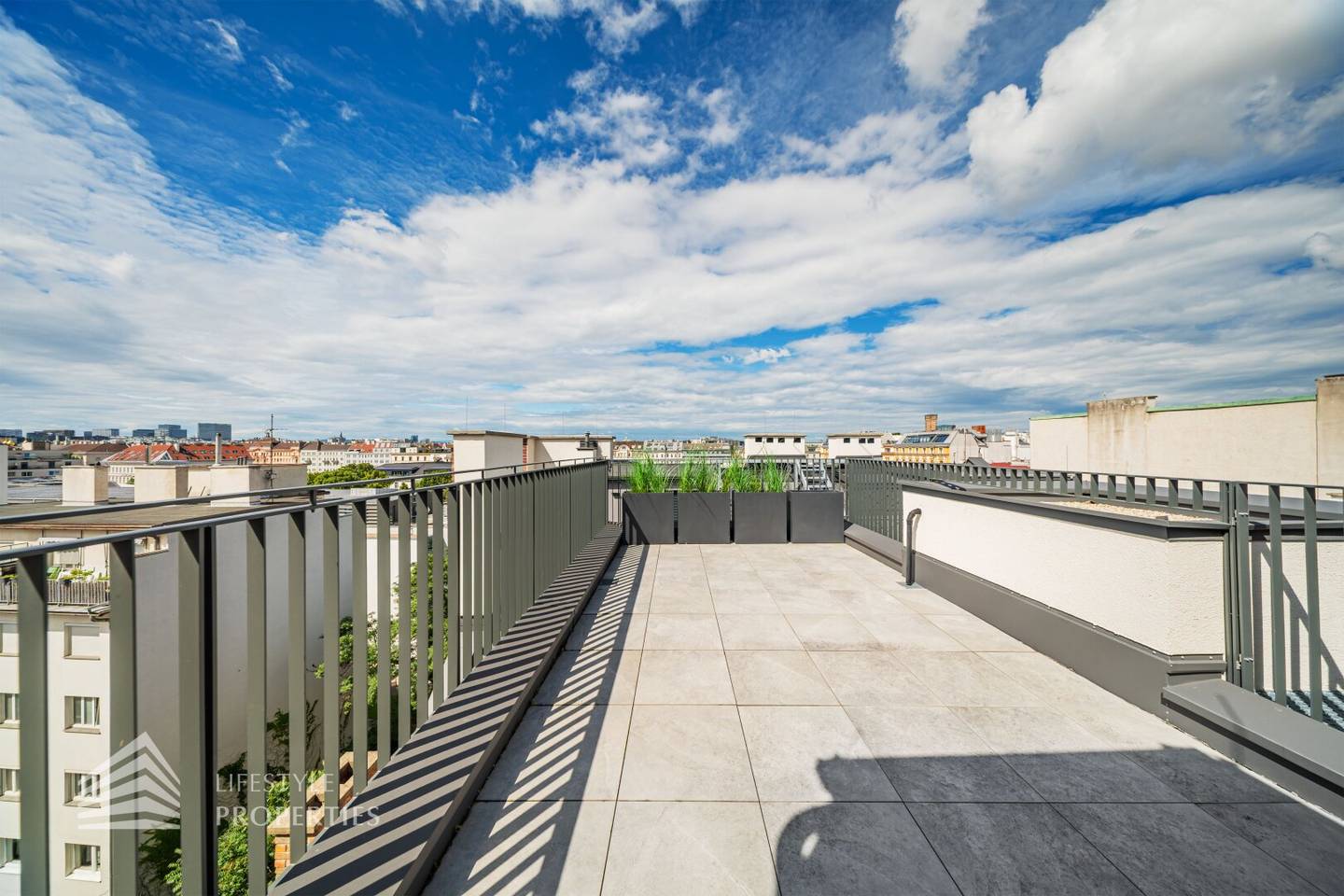 5-Zimmer Maisonette mit Terrassen &amp; Charakter. Wohnen mit Weitblick.