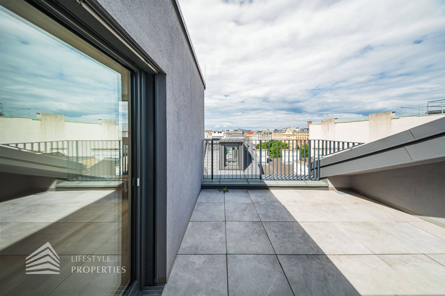 6-Zimmer Maisonette mit vier Terrassen und 215 m². Ein Zuhause ohne Kompromisse.