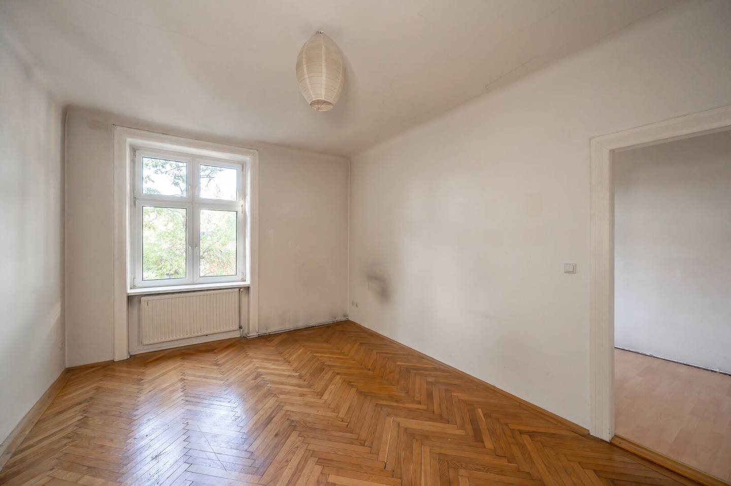 ++NEU++ Charming Period Apartment with Excellent Renovation Potential – 2 Rooms in Hietzing