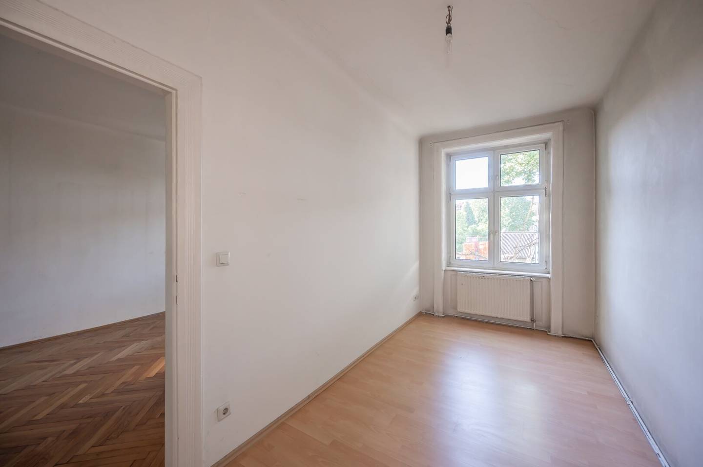++NEU++ Charming Period Apartment with Excellent Renovation Potential – 2 Rooms in Hietzing