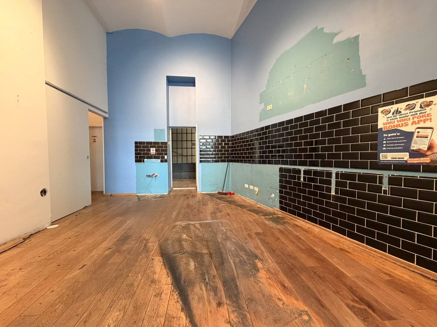 PREMIUM RETAIL SPACE + HIGH FOOTFALL + MARIAHILFER STRASSE