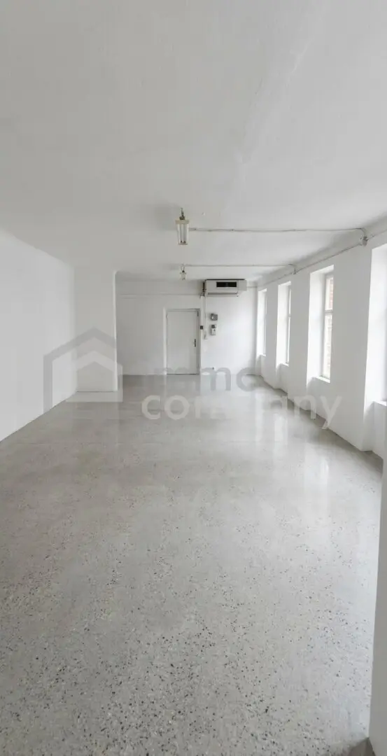 Bright Atelier/Office/Leisure Loft 116m² with Parking Space & Green View in 1150 Vienna
