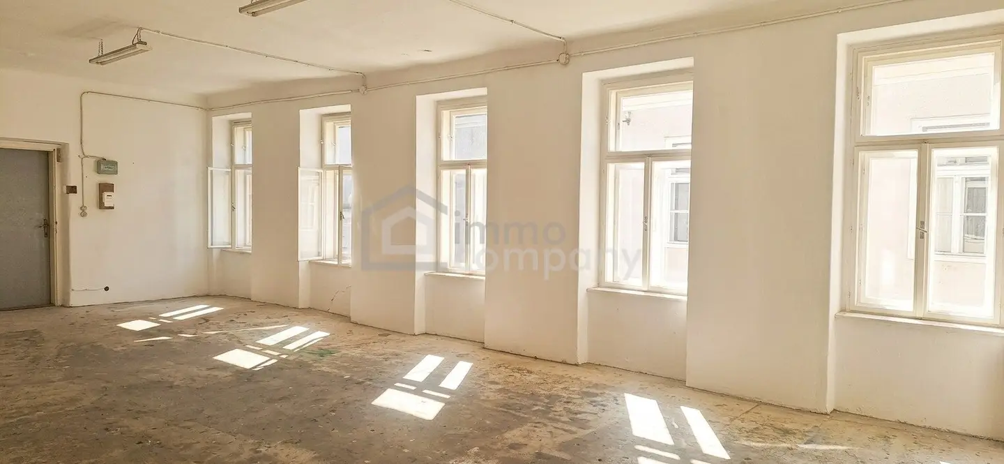 Bright Atelier/Office/Leisure Loft 116m² with Parking Space & Green View in 1150 Vienna