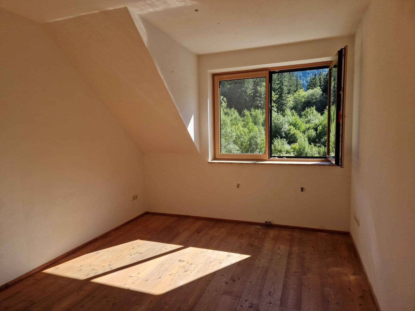 2-room apartment with south-facing loggia and view of greenery and garage