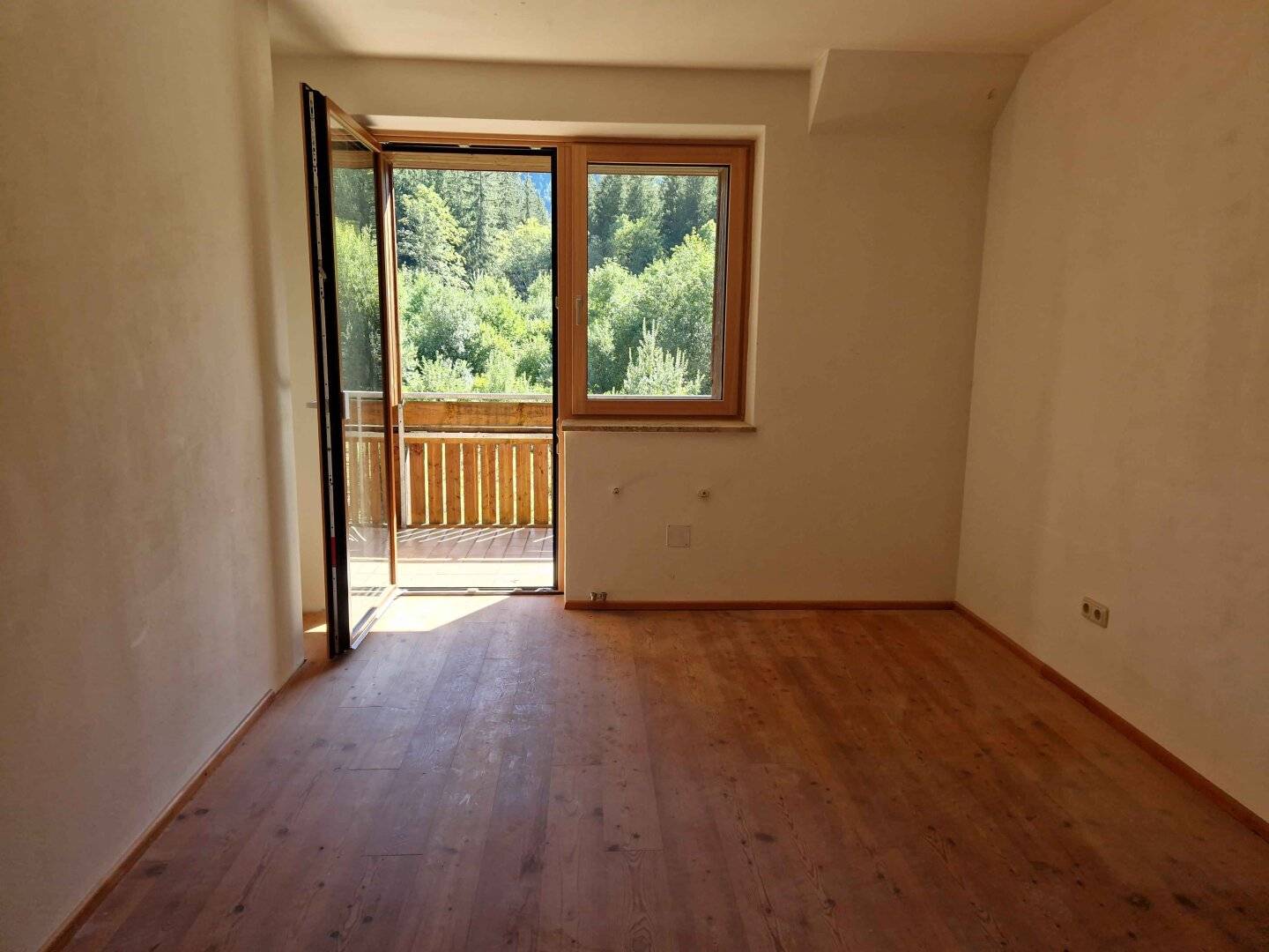 2-room apartment with south-facing loggia and view of greenery and garage