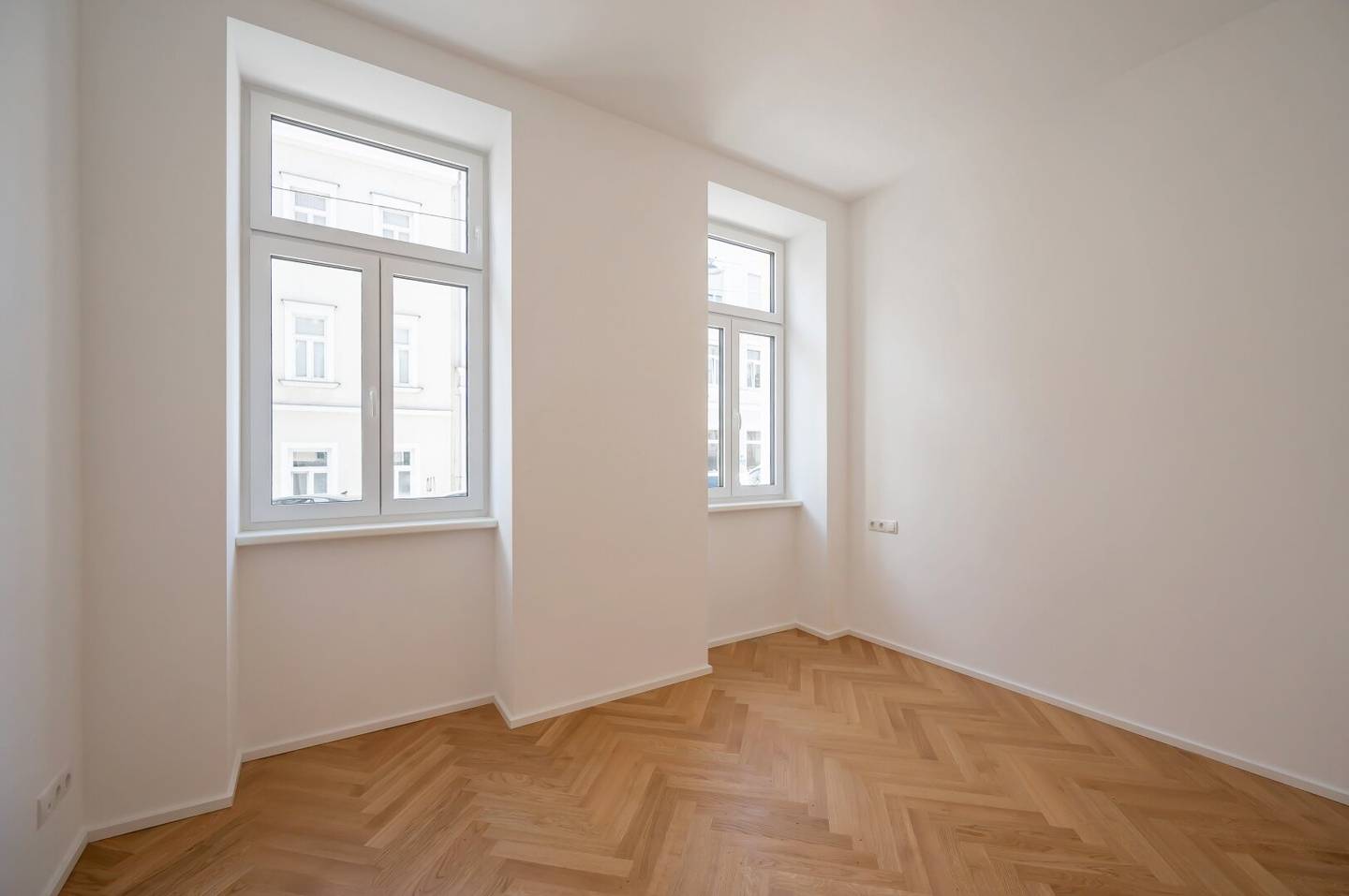 ++NEU++ ERSTBEZUG: 3-Zimmer Altbau-Wohnung mit Freifläche