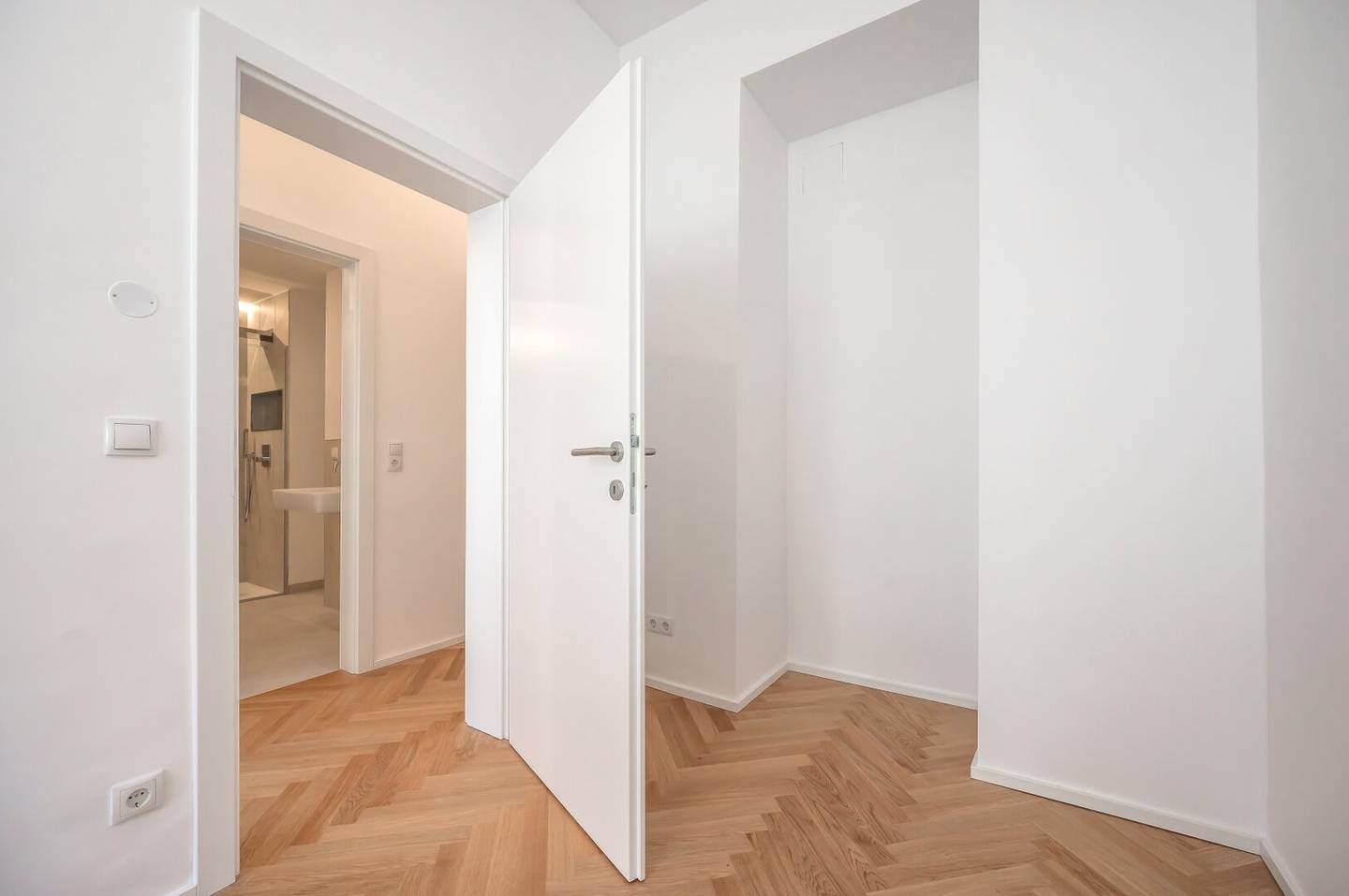 ++NEU++ ERSTBEZUG: 3-Zimmer Altbau-Wohnung mit Freifläche