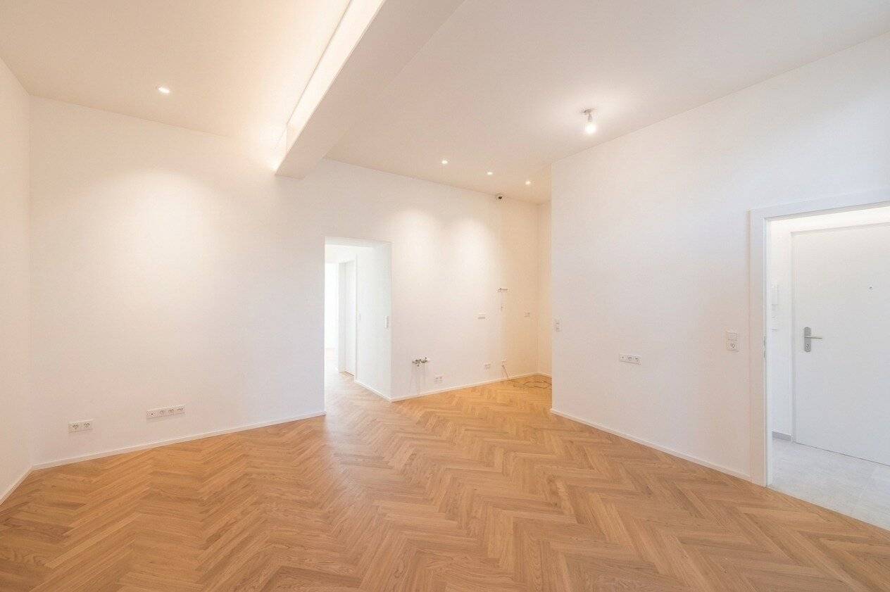 ++NEU++ ERSTBEZUG: 3-Zimmer Altbau-Wohnung mit Freifläche