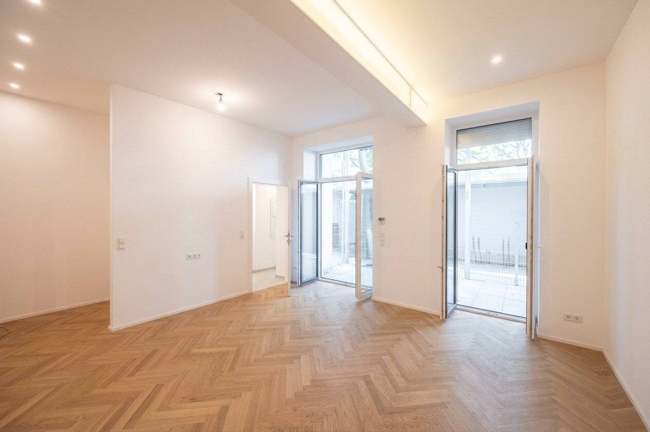 ++NEU++ ERSTBEZUG: 3-Zimmer Altbau-Wohnung mit Freifläche