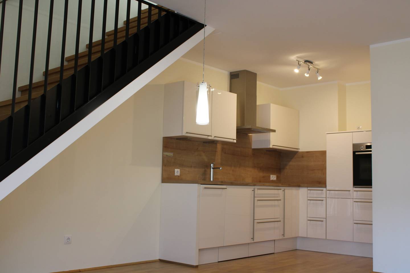 Modern maisonette apartment with west balcony