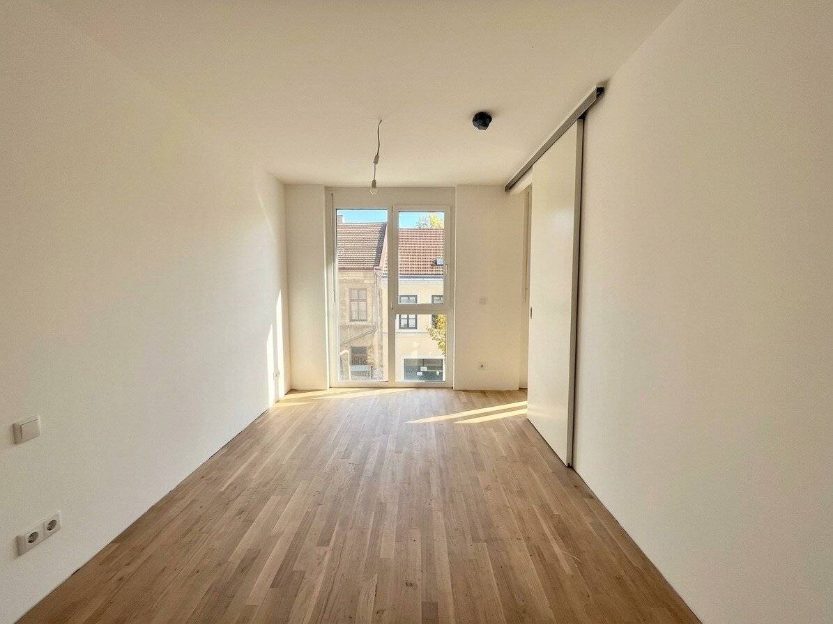 You move in first: 2-room apartment with balcony, 1100 Vienna