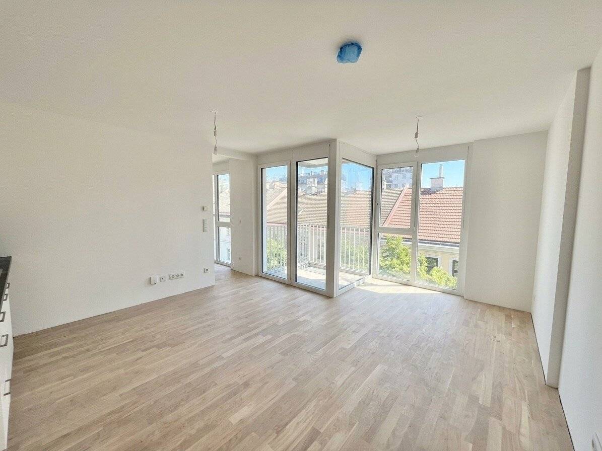 You move in first: 2-room apartment with balcony, 1100 Vienna