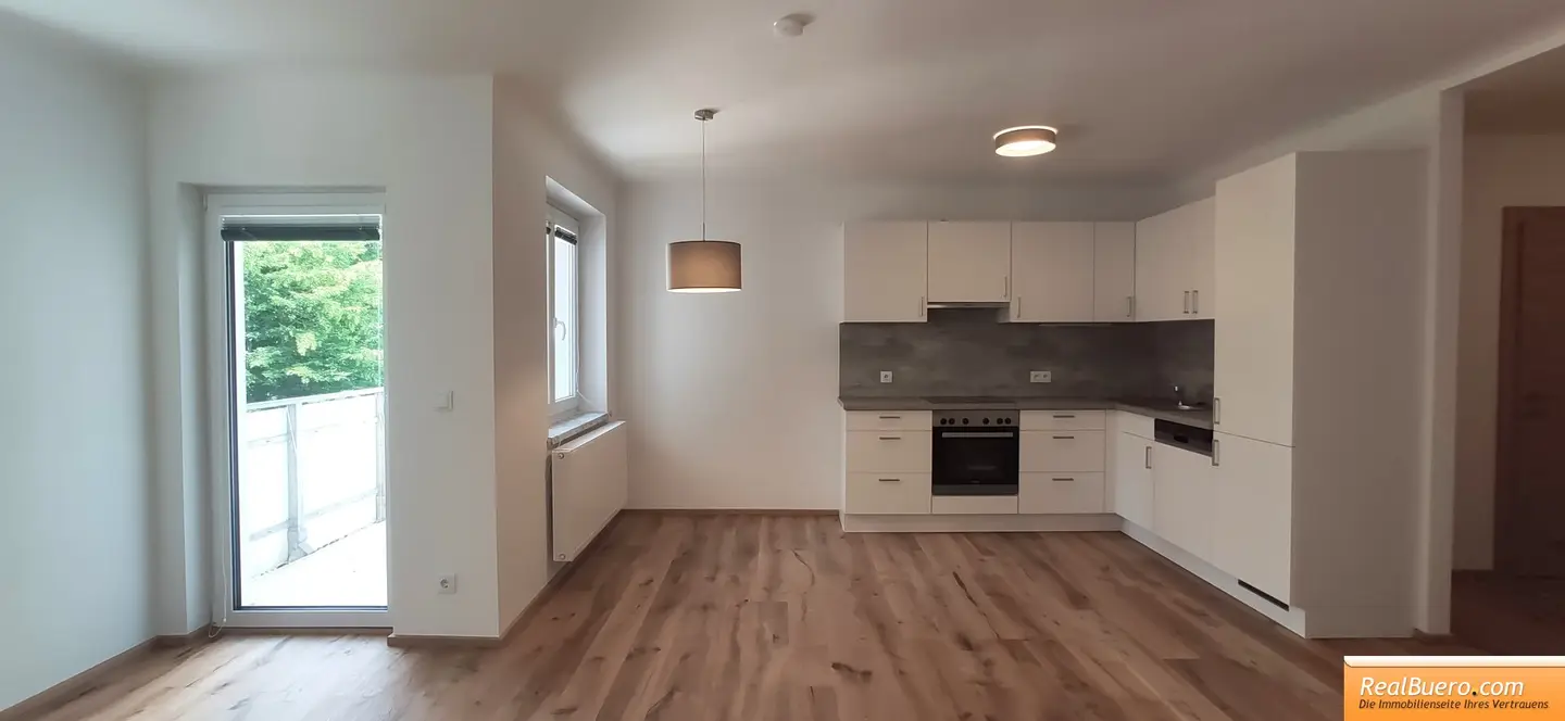 Southwest location in Dornbach: balcony apartment with green view