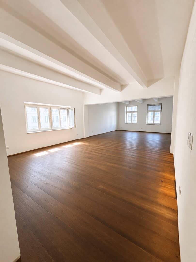 AB NOVEMBER: Elegantes ALTBAU-Büro mit LOFT-Charakter in BESTLAGE von INNSBRUCK zu mieten!